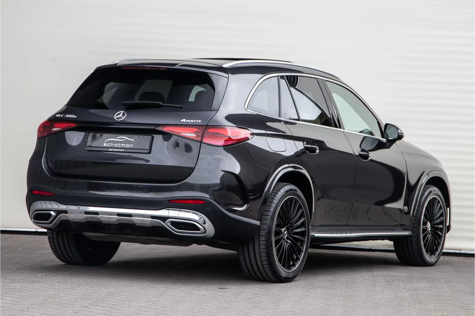 Mercedes-Benz GLC 300 300e 4MATIC AMG Premium, Pano, Distronic, Trekhaak - 2