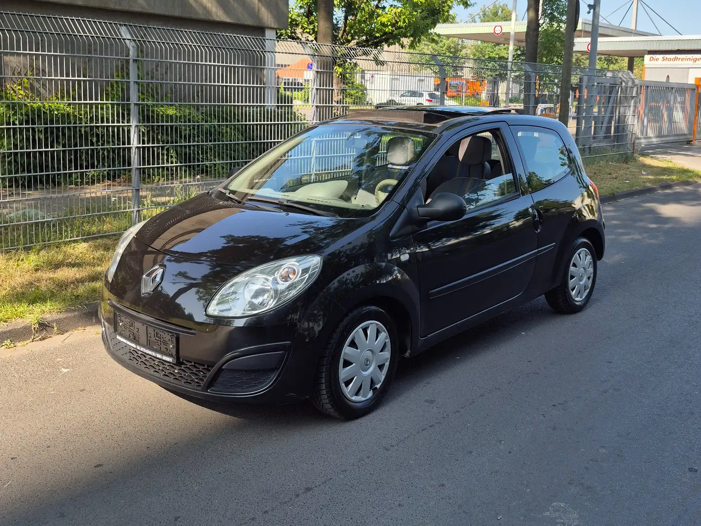 Renault Twingo 1.2 Authentique Schwarz - 1