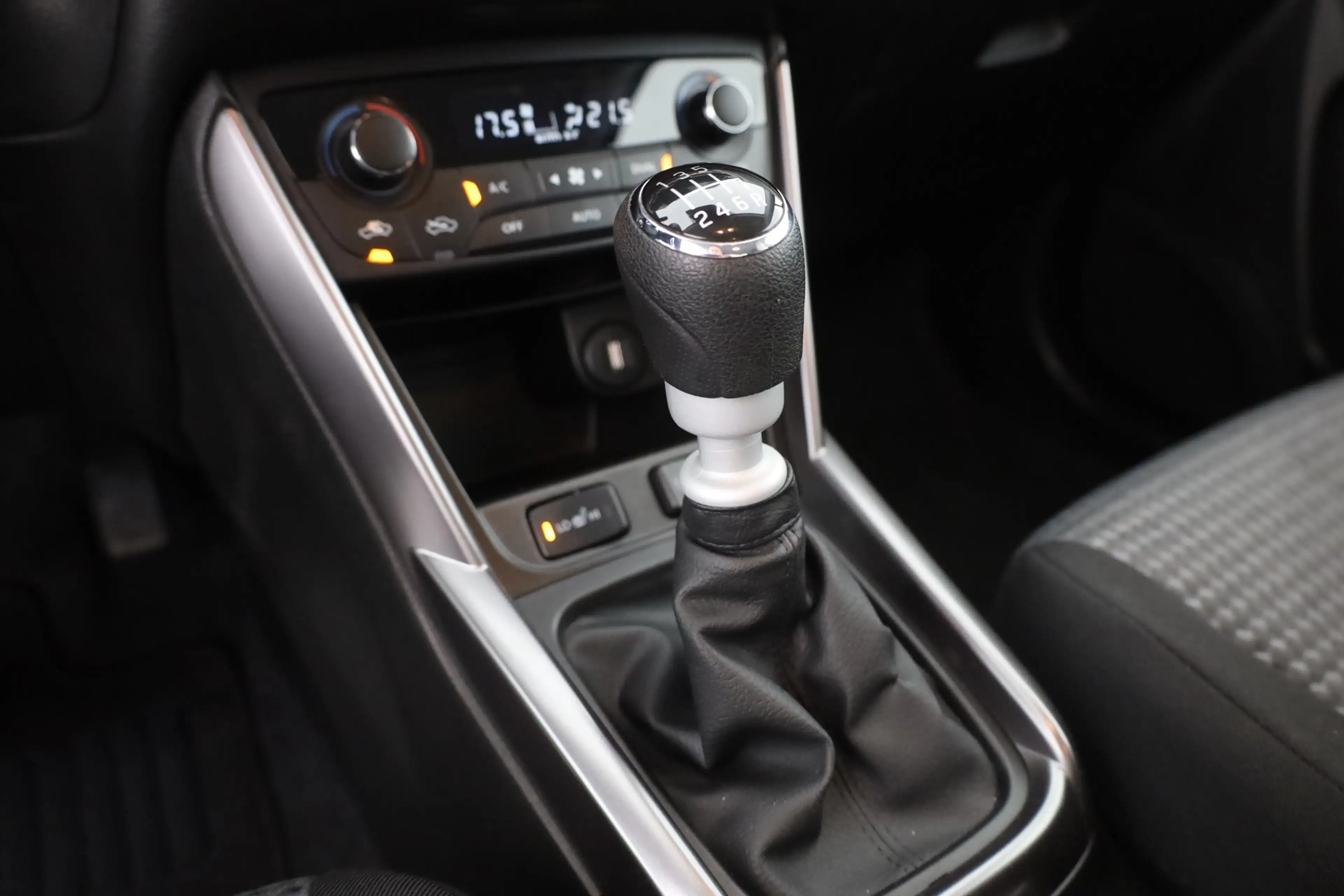 Suzuki SX4 S-Cross S-Cross 1.4 4WD LED ACC Navi Kamera Sitzheizung — photo 14