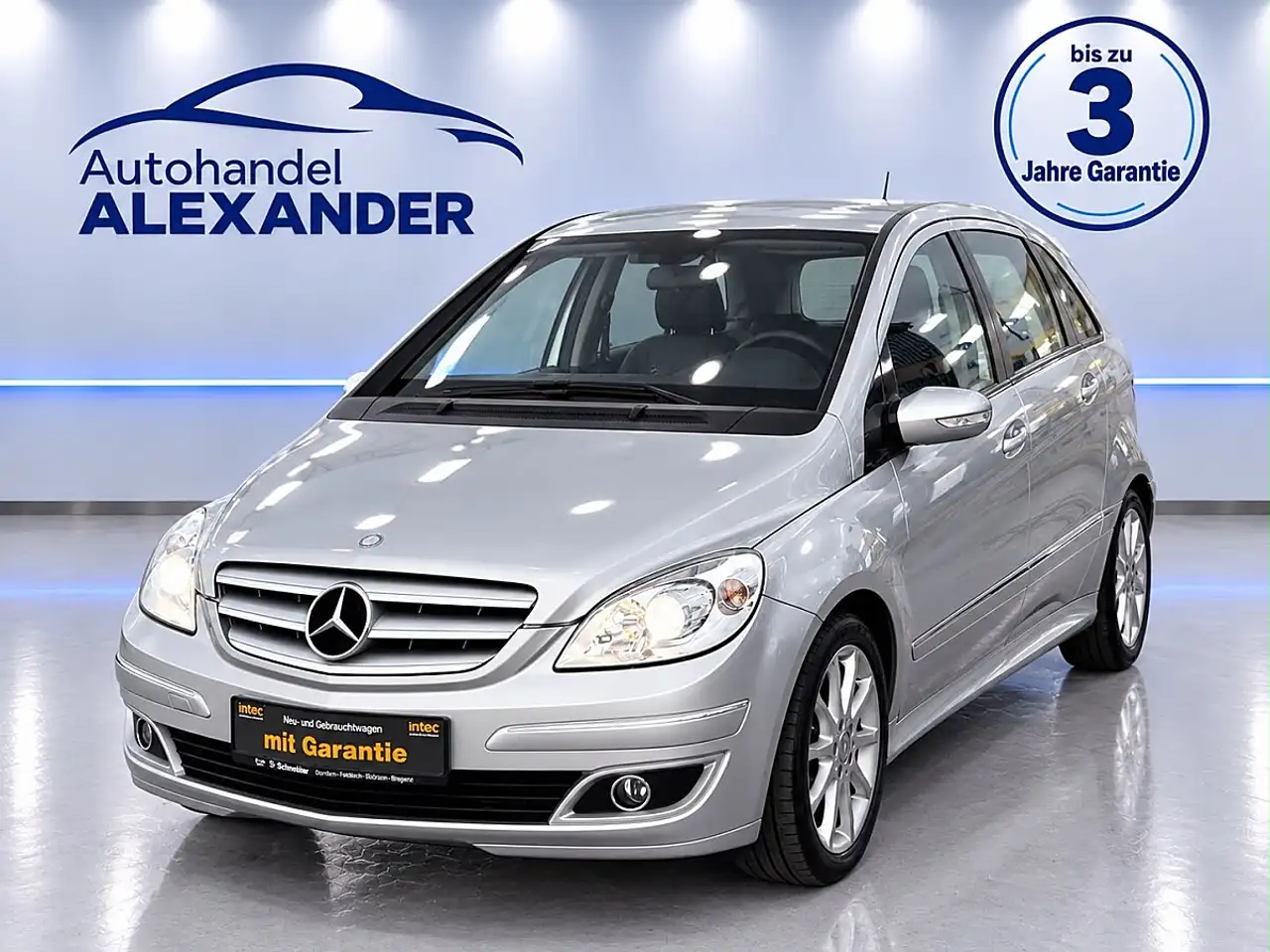 Mercedes-Benz B 180