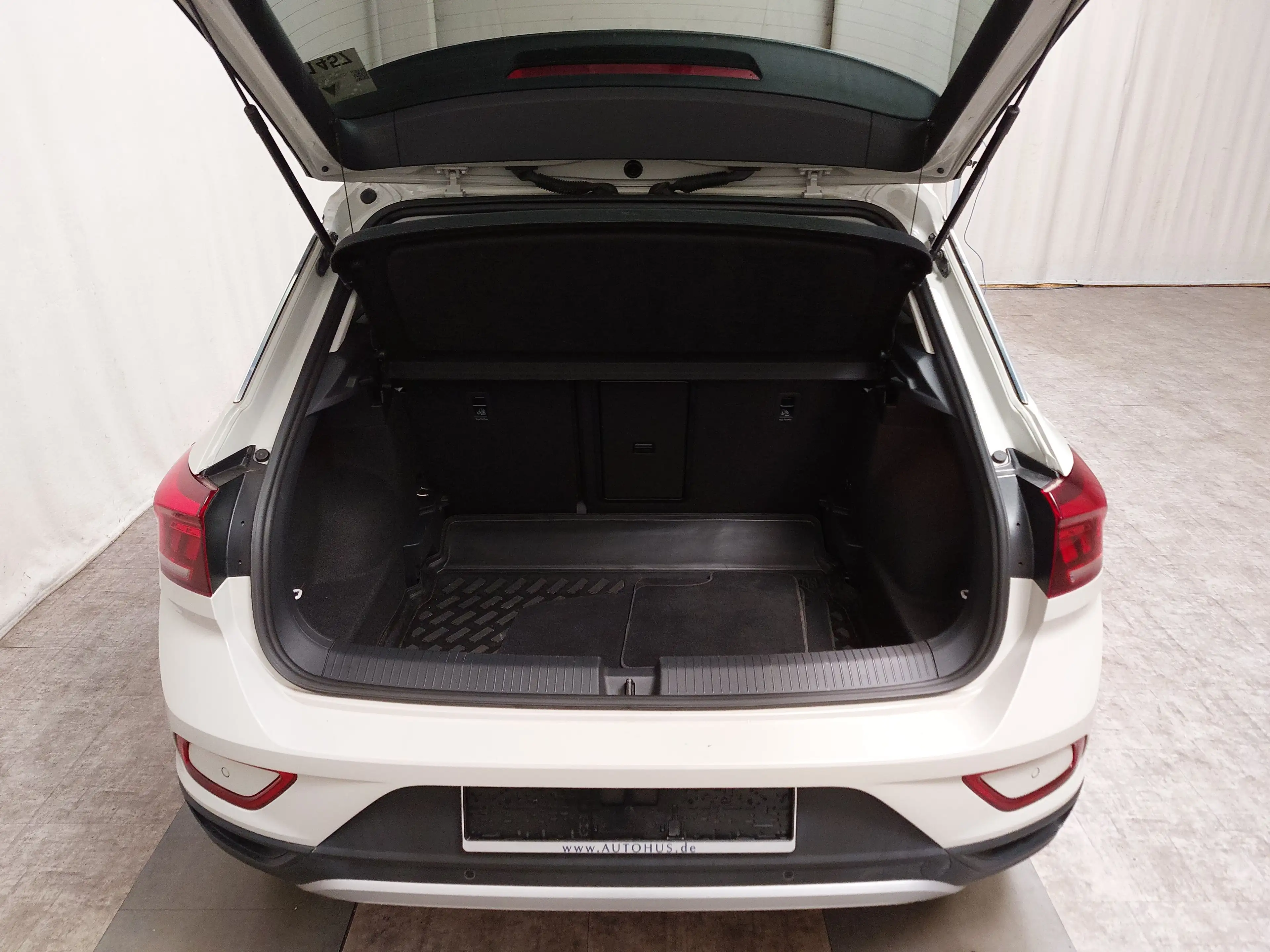 Volkswagen T-Roc 1.0 TSI Life LED DC AHK Sthzg PDC — photo 15
