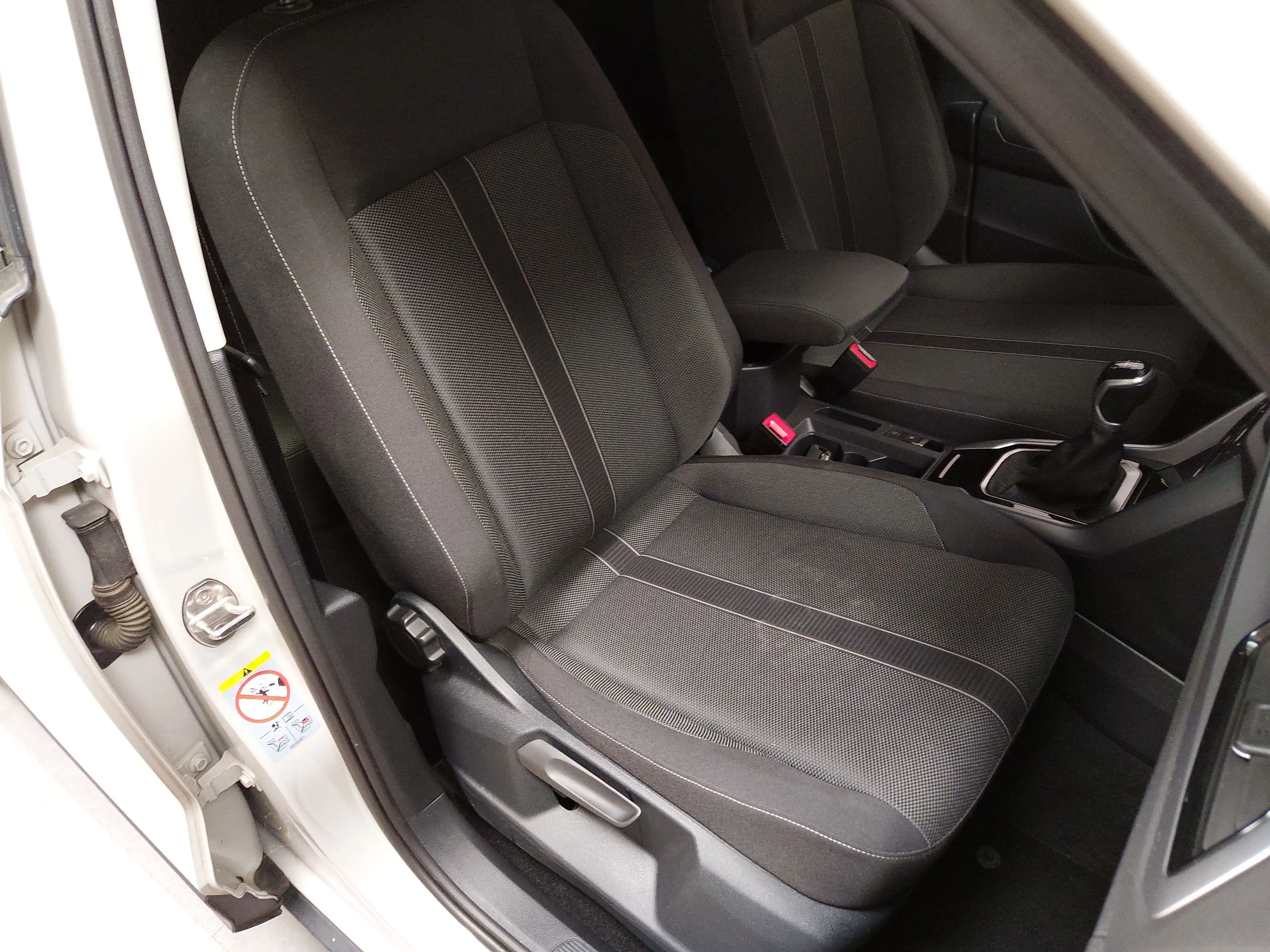 Volkswagen T-Roc 1.0 TSI Life LED DC AHK Sthzg PDC — photo 10