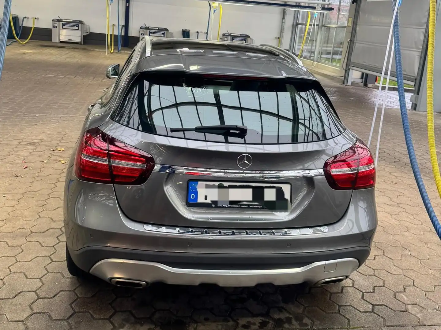 Mercedes-Benz GLA 200 Grau - 2