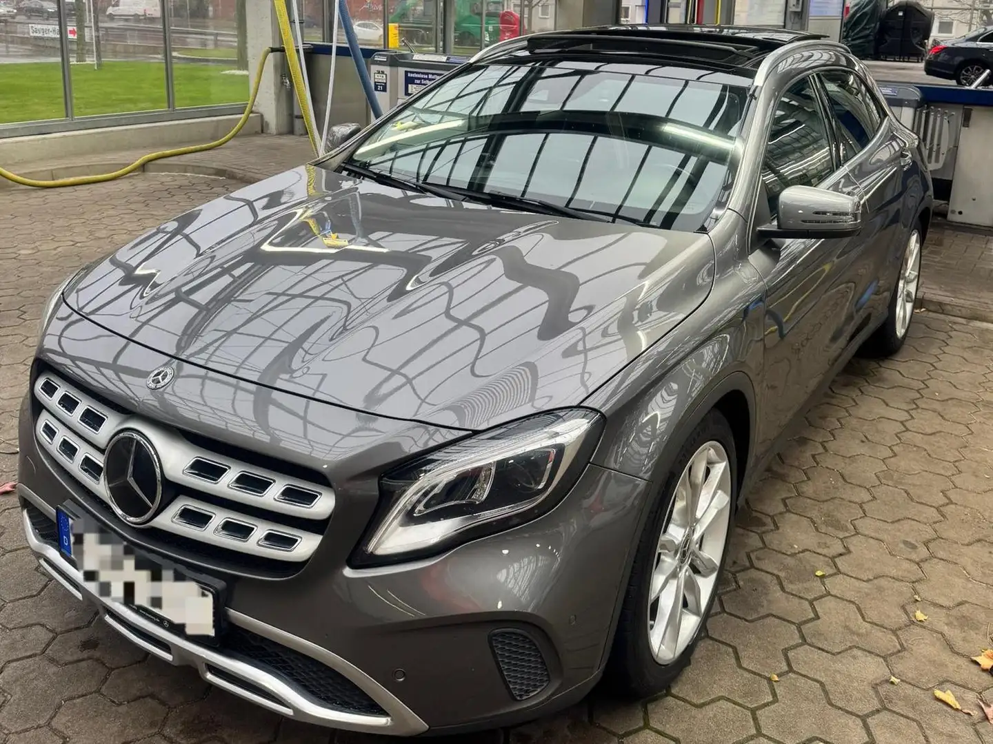Mercedes-Benz GLA 200 Grau - 1