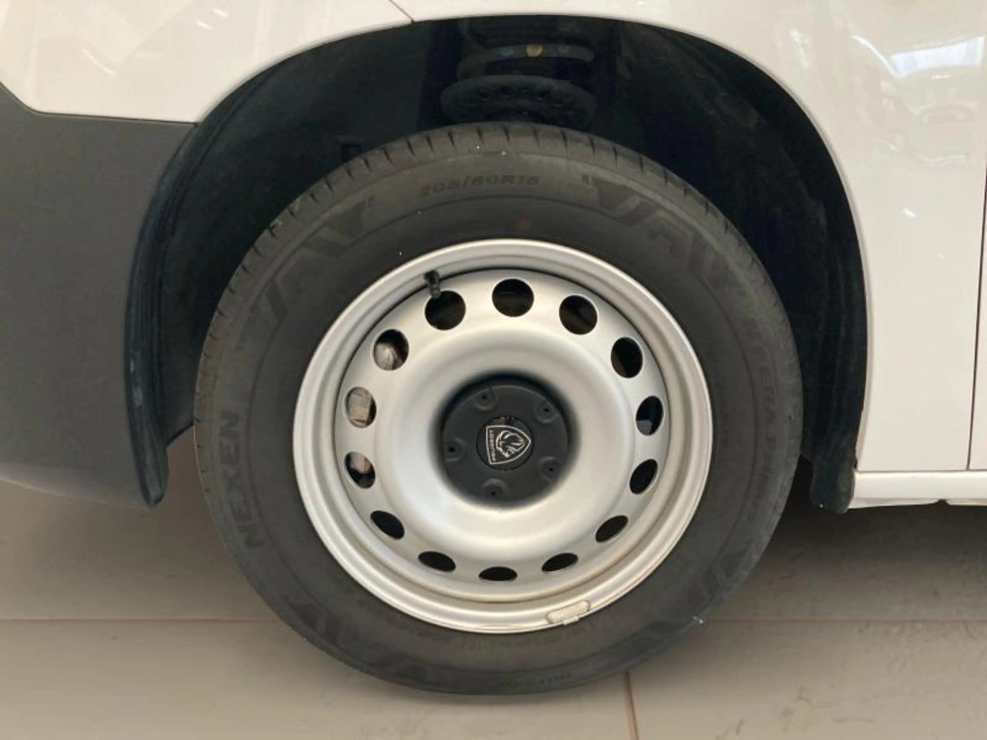 Peugeot Partner Premium - Automatqiue - Pack Bois — photo 10