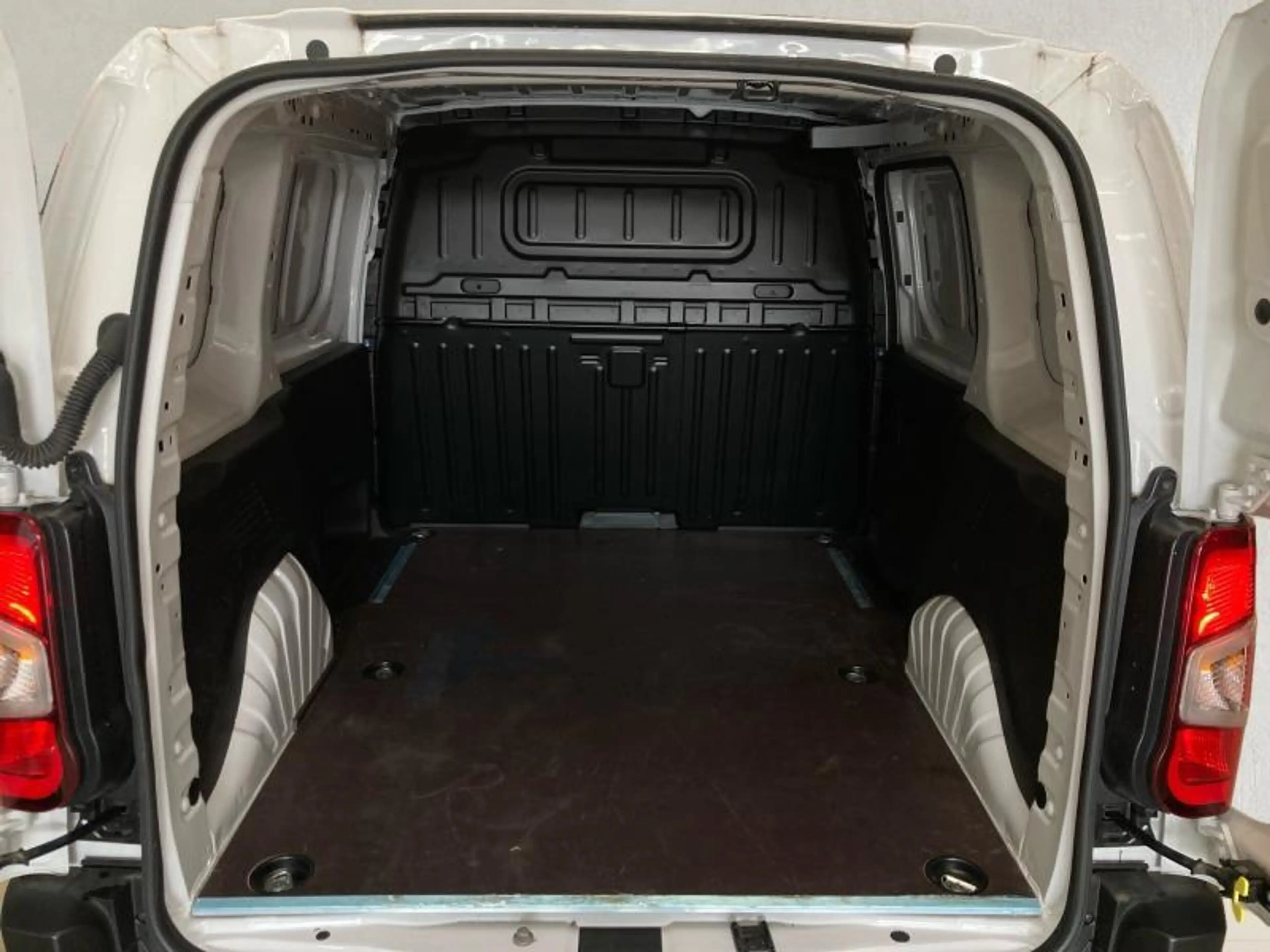 Peugeot Partner Premium - Automatqiue - Pack Bois — photo 9
