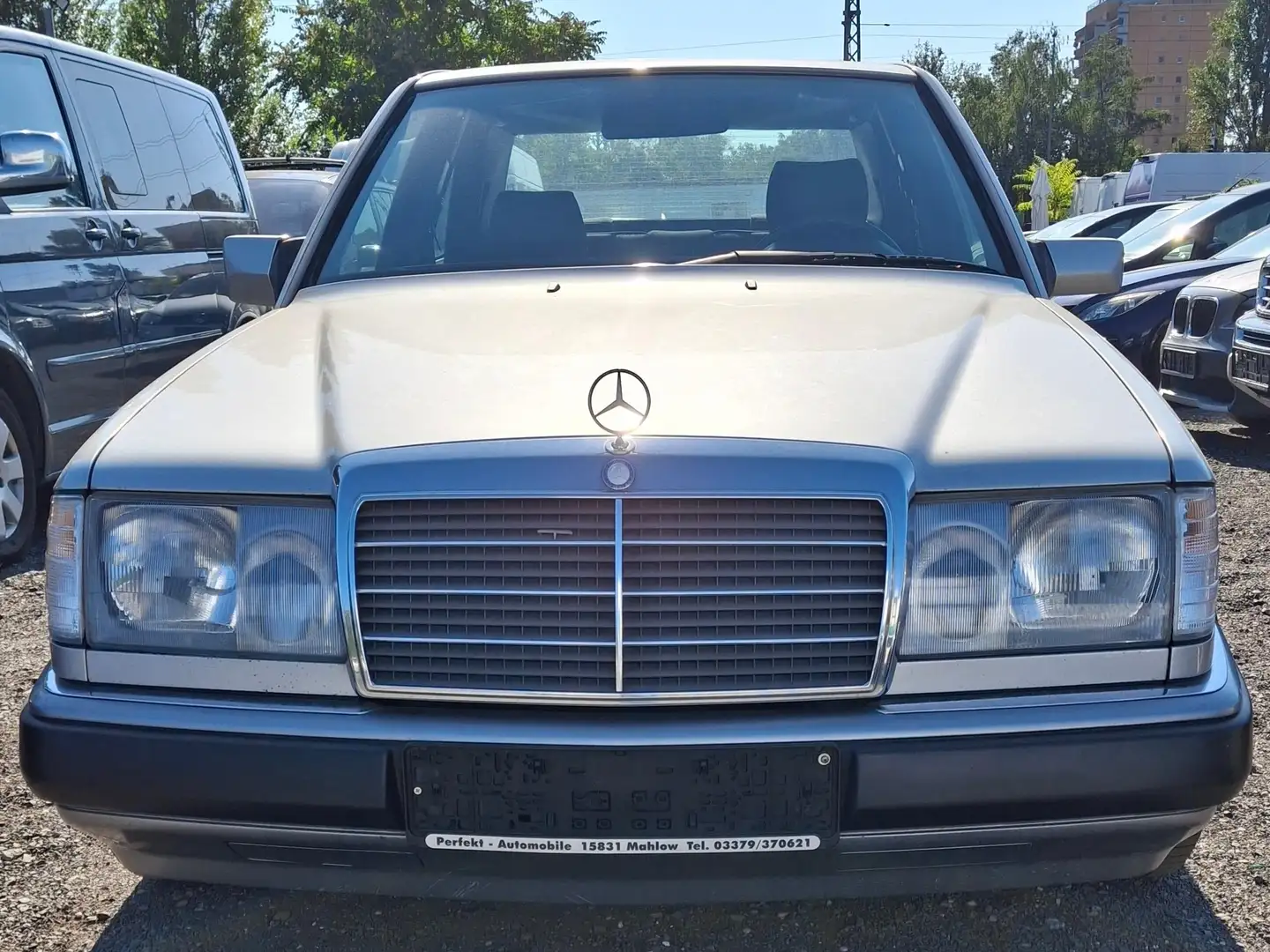 Mercedes-Benz E 200 W124 Bj 1993 ( Oldtimer ) Silber - 1