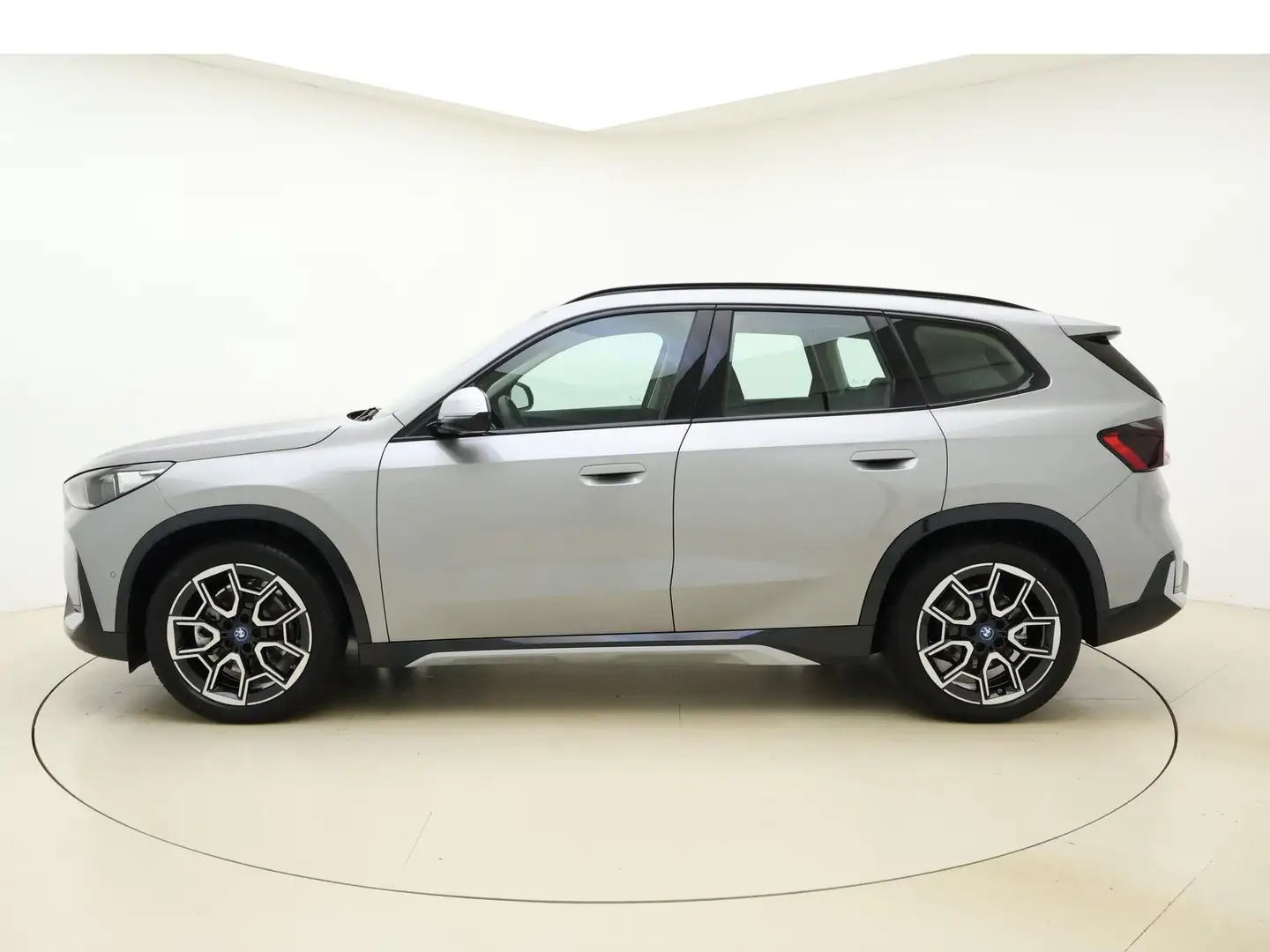 BMW iX1 xDrive30 67 kWh X Line -Trekhaak -HeadUp -Elektr S Gris - 2