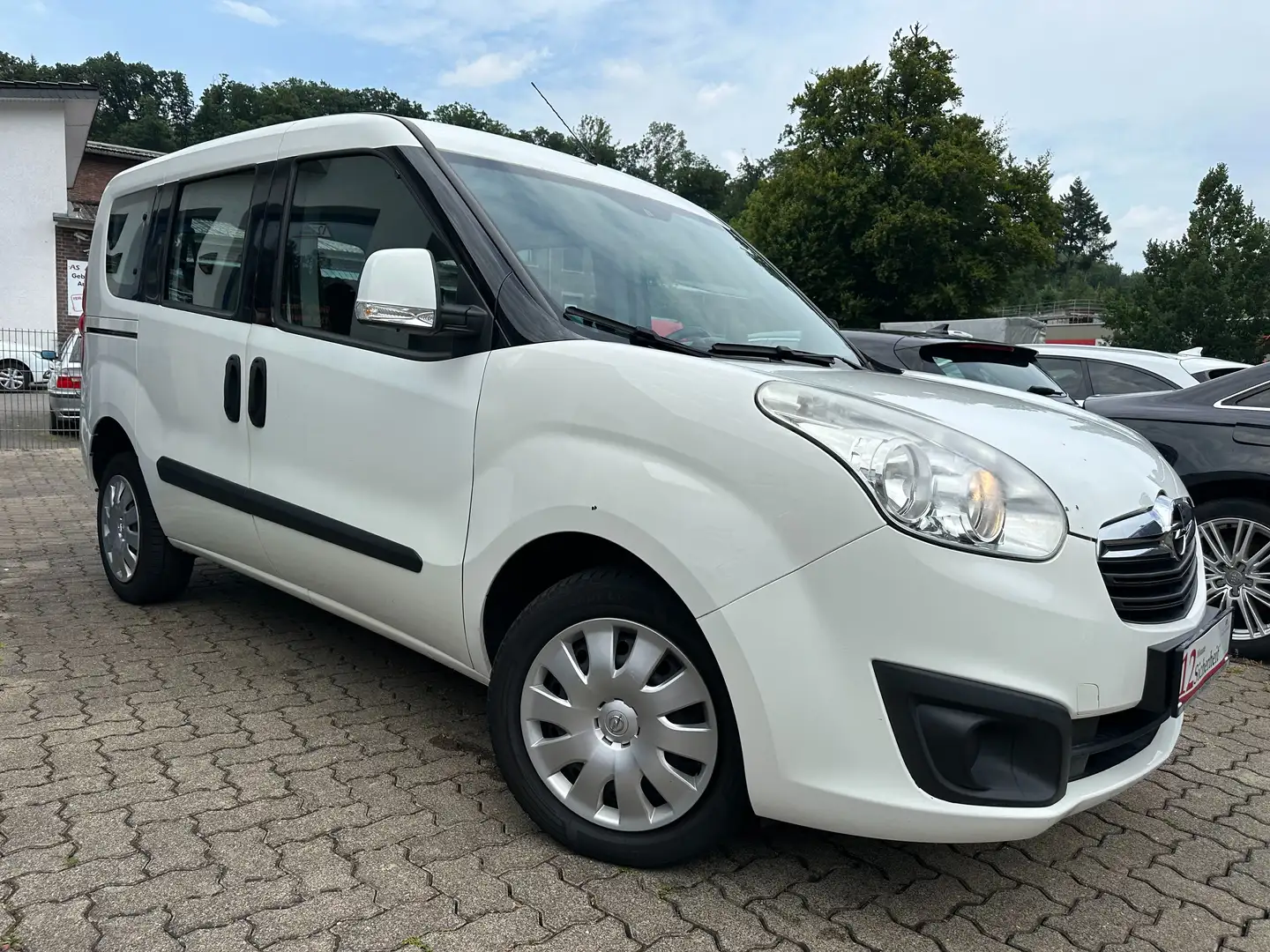 Opel Combo 1.6 D TOUR 7-SITZER+KLIMA+AHK+SHZ+2xSCHIEBETÜR Weiß - 2