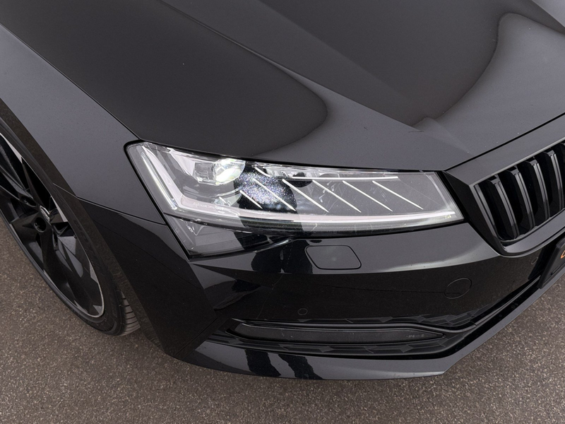 Skoda Superb Combi 2.0 TDI Sportline Aut MATRIX RADAR — photo 12