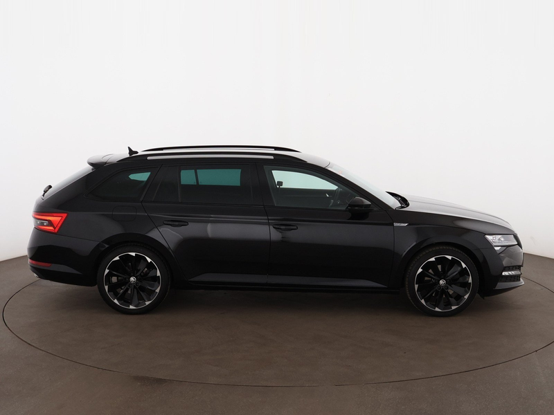 Skoda Superb Combi 2.0 TDI Sportline Aut MATRIX RADAR — photo 9