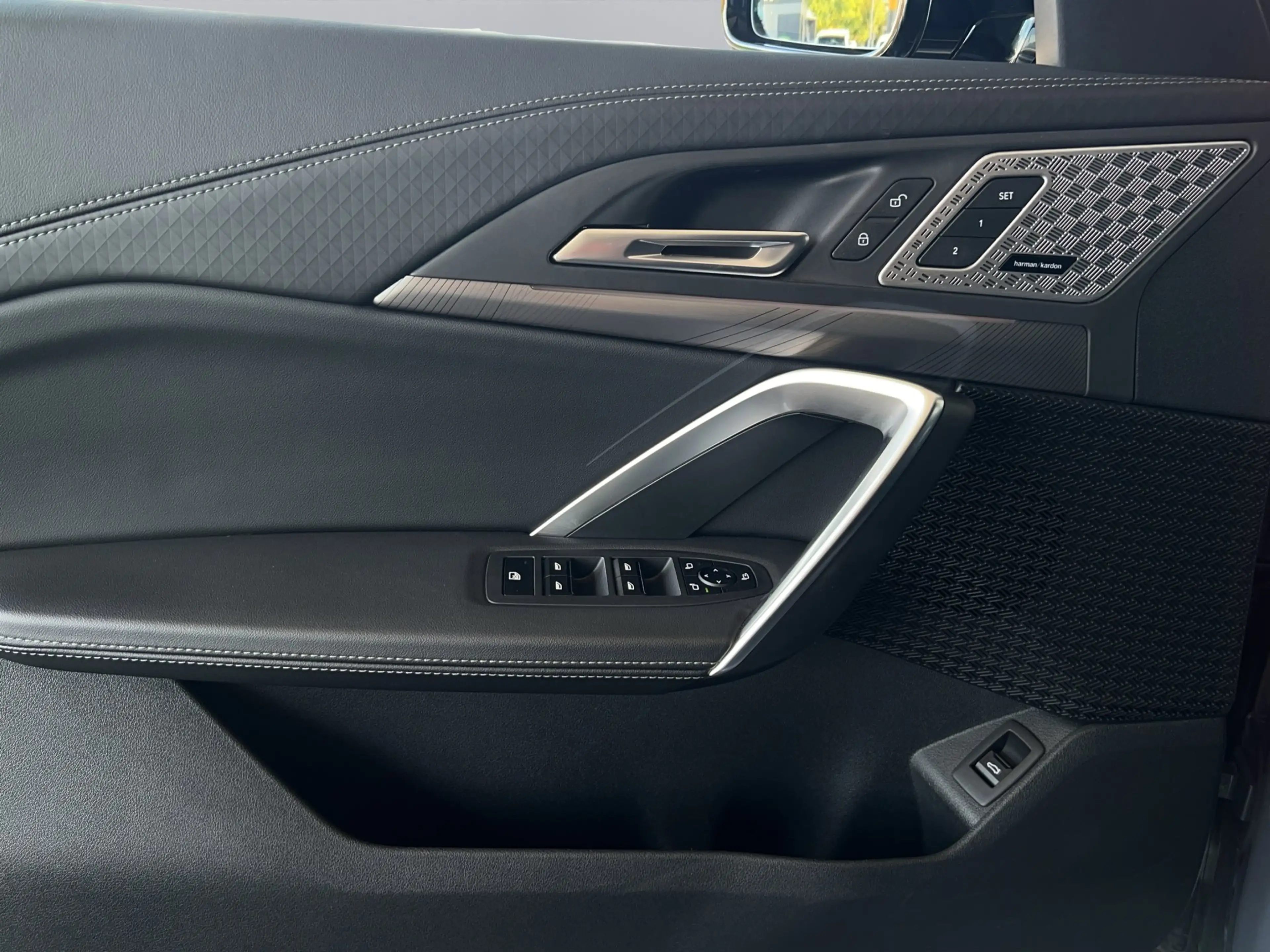 BMW iX2 xDrive30 M-Pro ACC 360° HUD H/K Massage AHK — photo 14