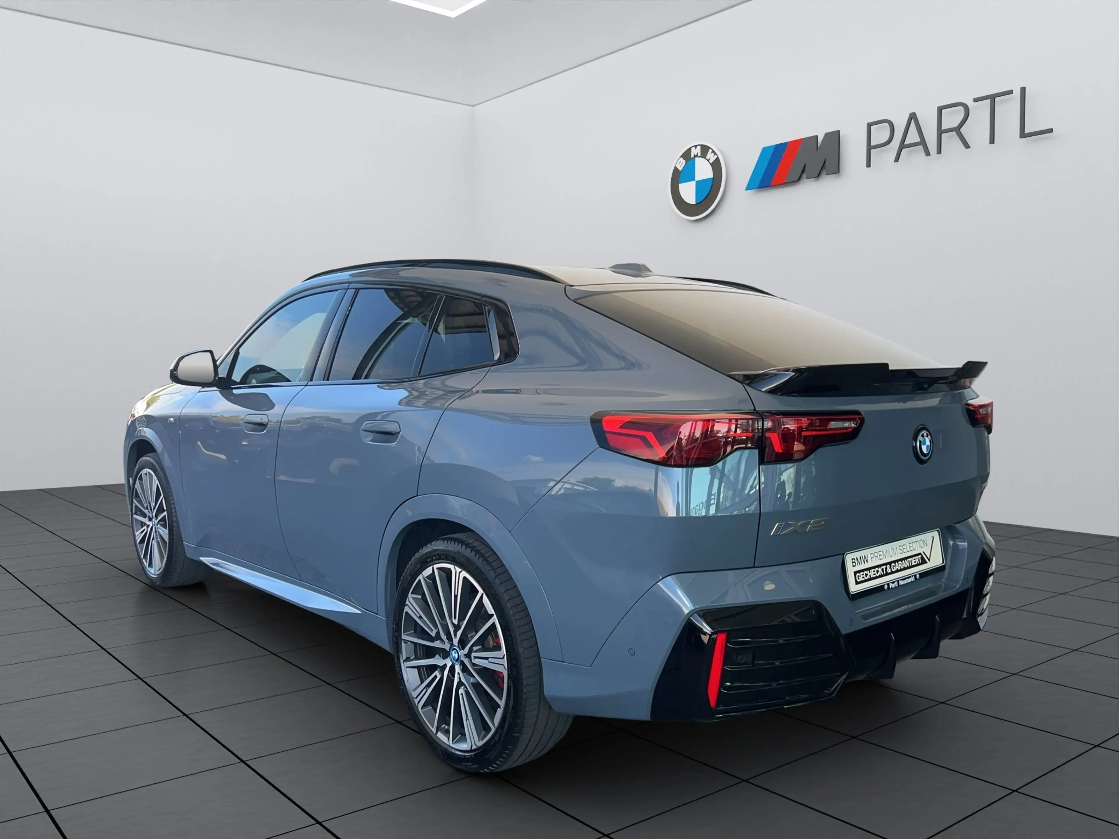 BMW iX2 xDrive30 M-Pro ACC 360° HUD H/K Massage AHK — photo 3