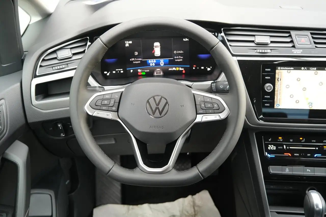 Volkswagen Touran 1.5 TSI DSG Edition 7-Sitze Navi Kamera LED Plu... 10