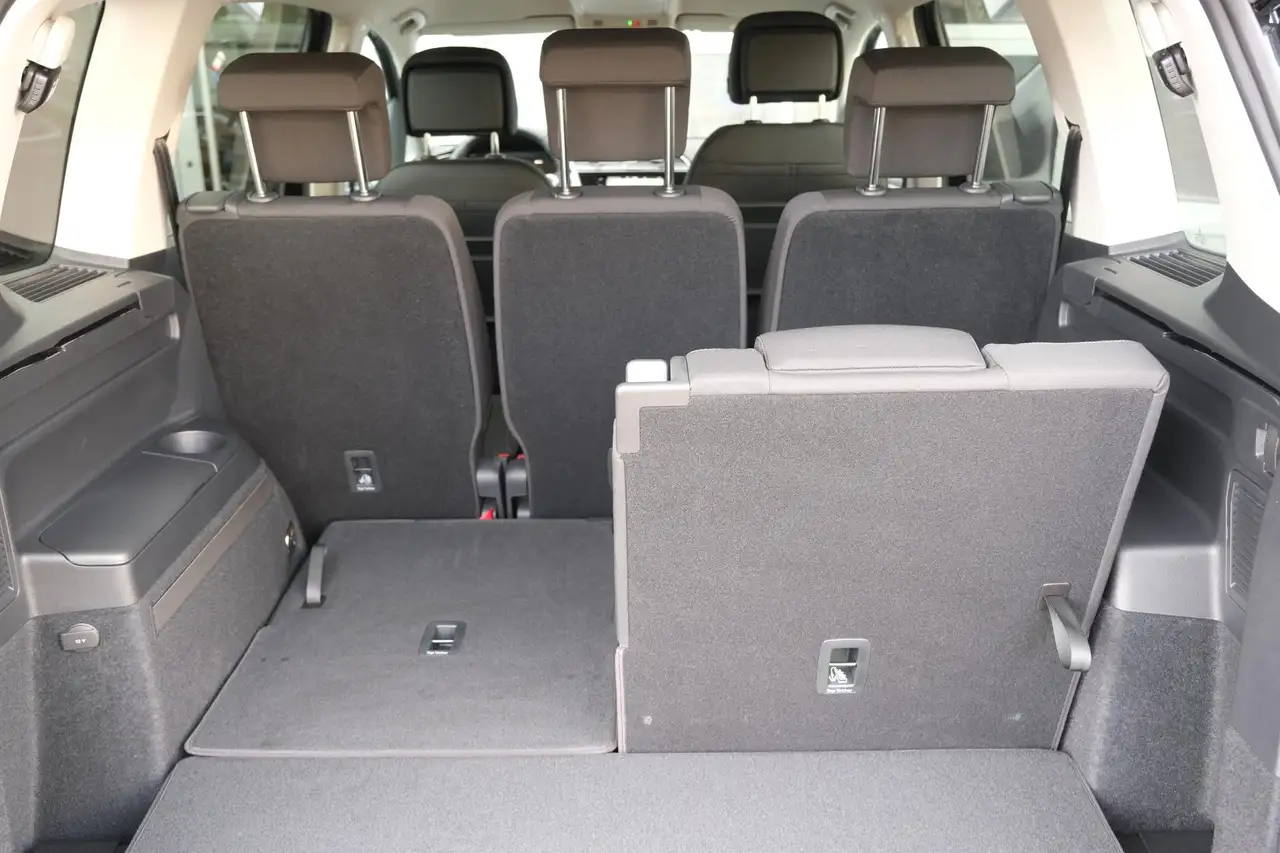 Volkswagen Touran 1.5 TSI DSG Edition 7-Sitze Navi Kamera LED Plu... 6