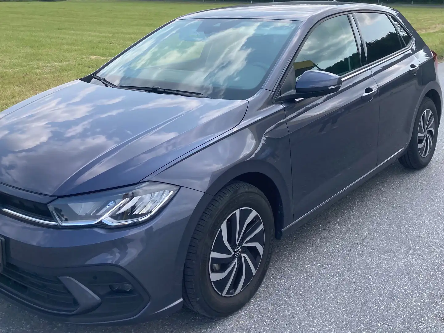 Volkswagen Polo 1,0 TSI Life Grau - 1