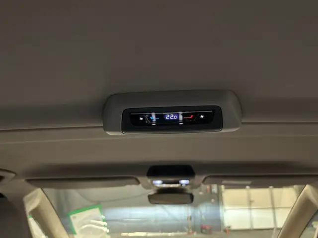 Volkswagen Multivan view 26