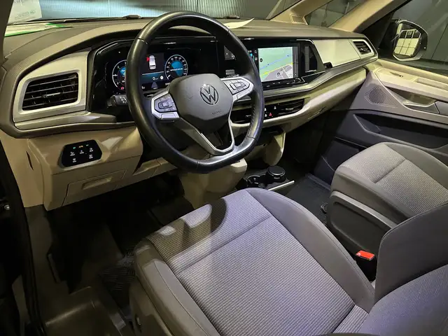 Volkswagen Multivan view 14