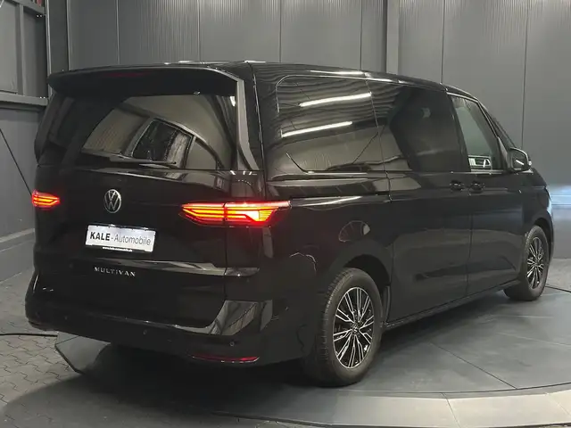 Volkswagen Multivan view 4