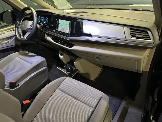 Volkswagen Multivan view 10