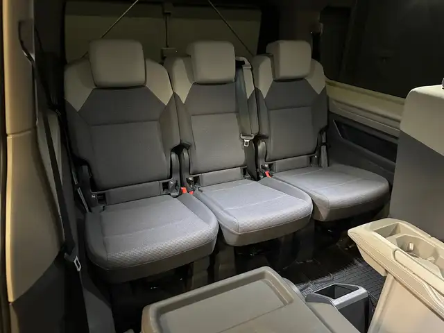 Volkswagen Multivan view 25