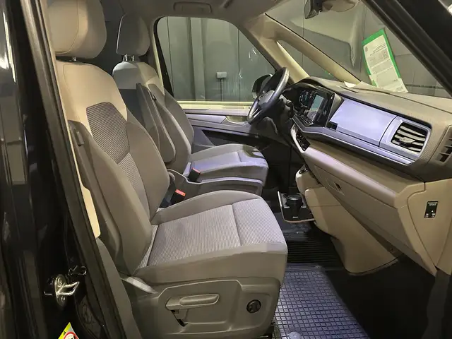 Volkswagen Multivan view 9
