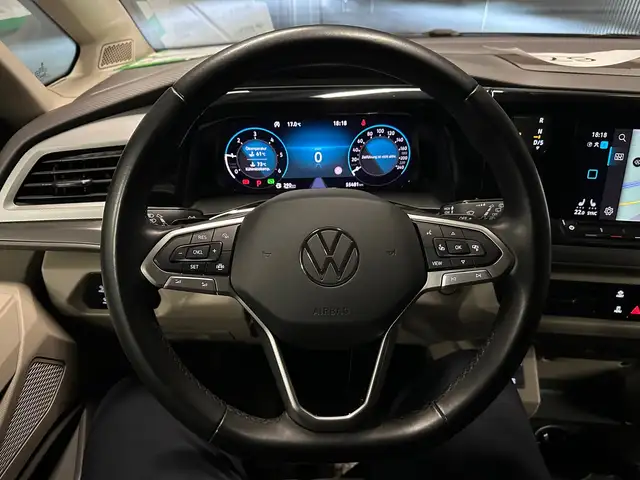 Volkswagen Multivan view 15