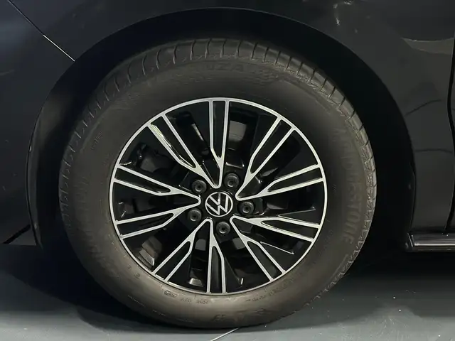 Volkswagen Multivan view 8