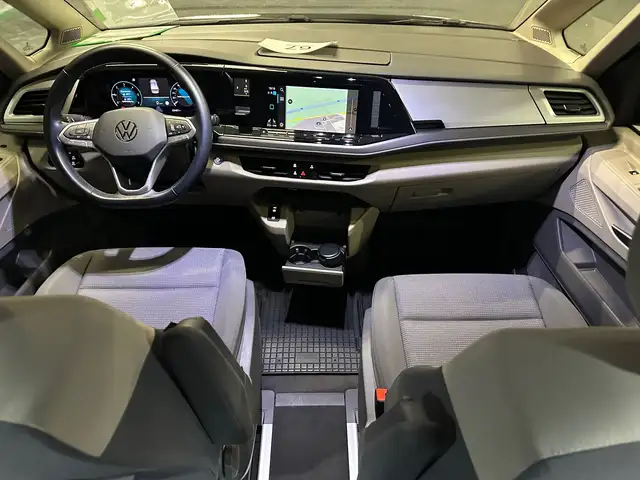 Volkswagen Multivan view 11