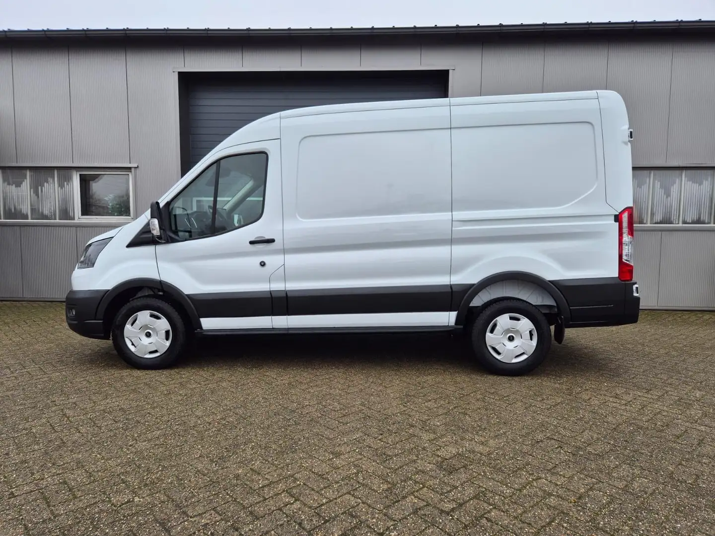 Ford Transit L2H2 2.0 EcoBlue 130PS Trend 3,5t 3-Sitzer AHK ... Weiß - 2