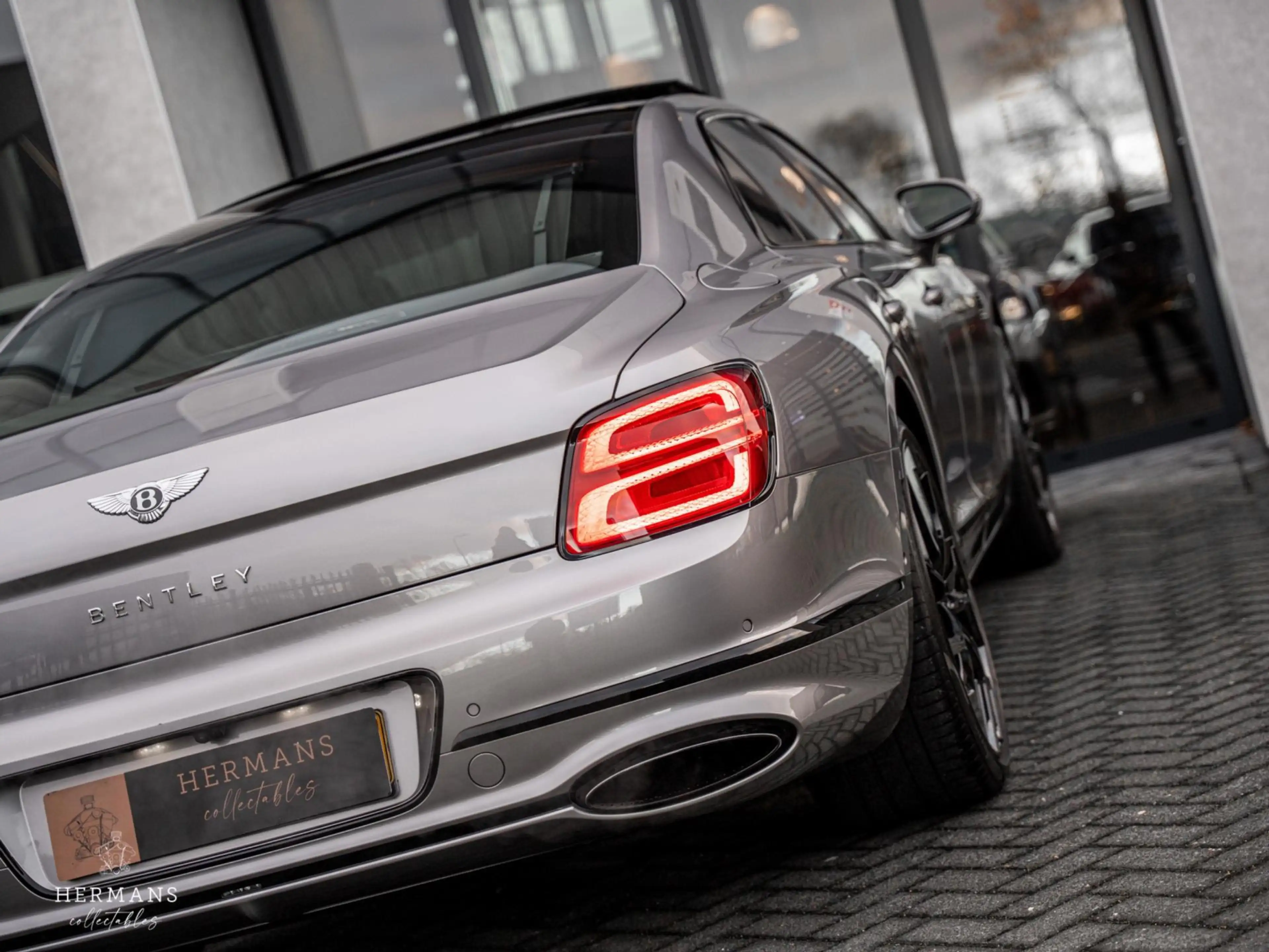 Bentley Flying Spur 6.0 W12 Mulliner / Massage / Black Line / Rotating — photo 13