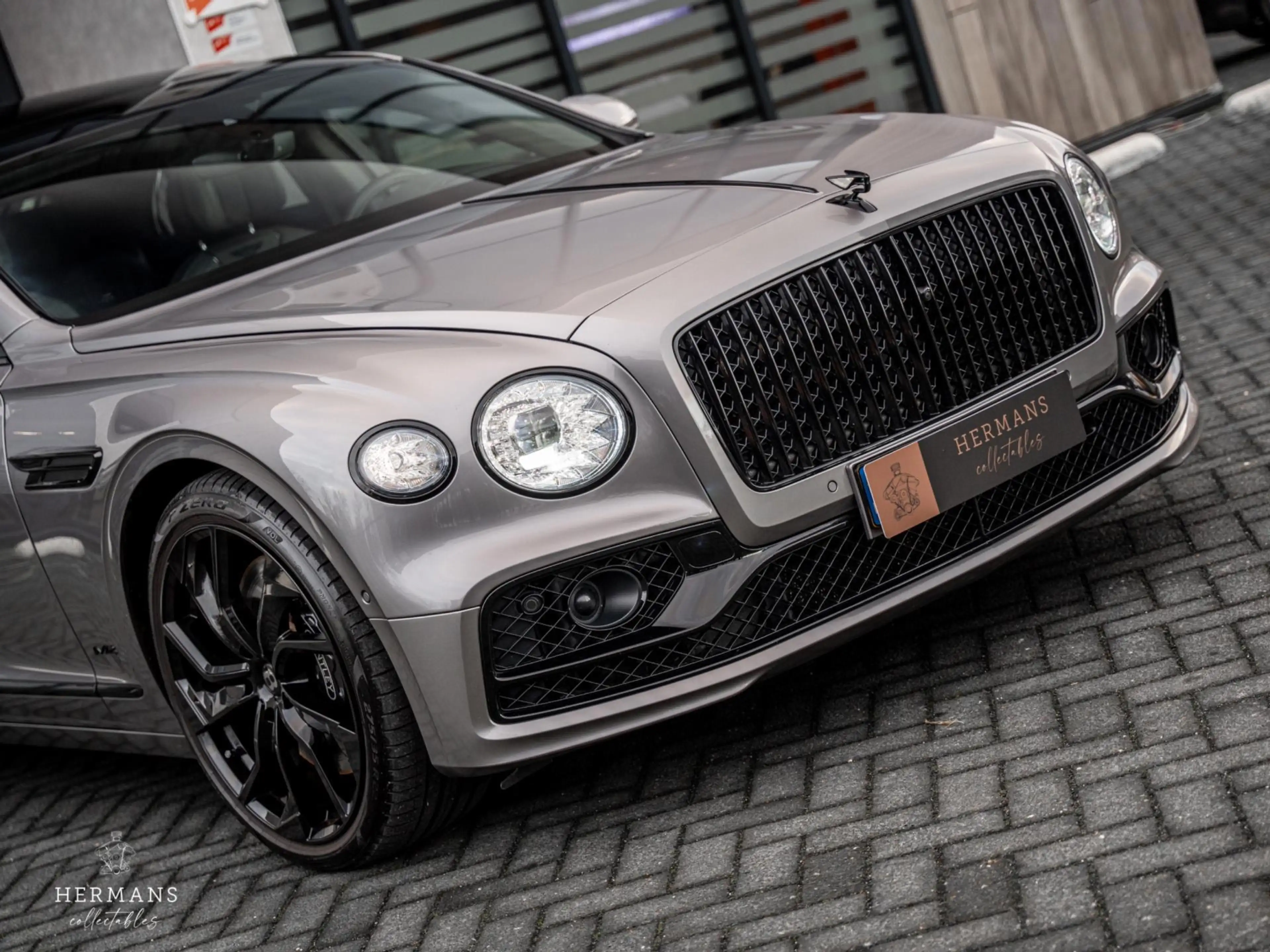 Bentley Flying Spur 6.0 W12 Mulliner / Massage / Black Line / Rotating — photo 10
