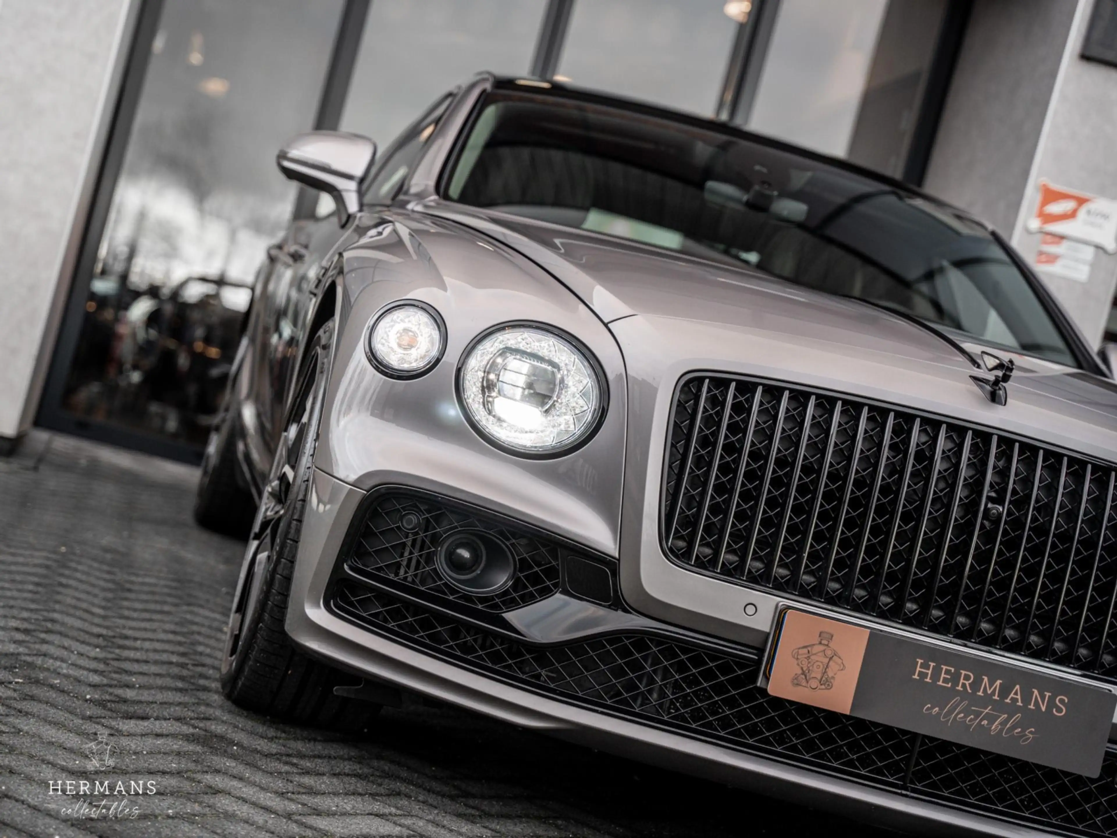 Bentley Flying Spur 6.0 W12 Mulliner / Massage / Black Line / Rotating — photo 9