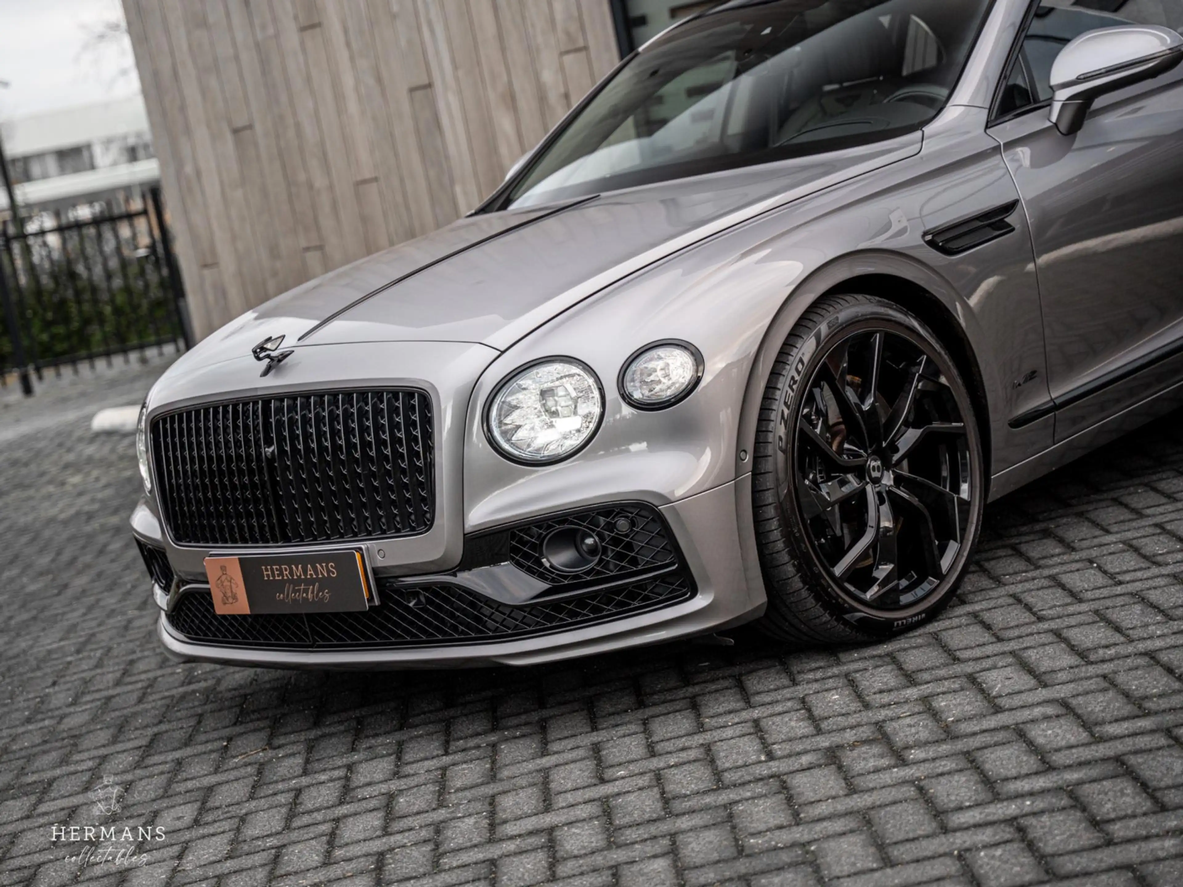 Bentley Flying Spur 6.0 W12 Mulliner / Massage / Black Line / Rotating — photo 6