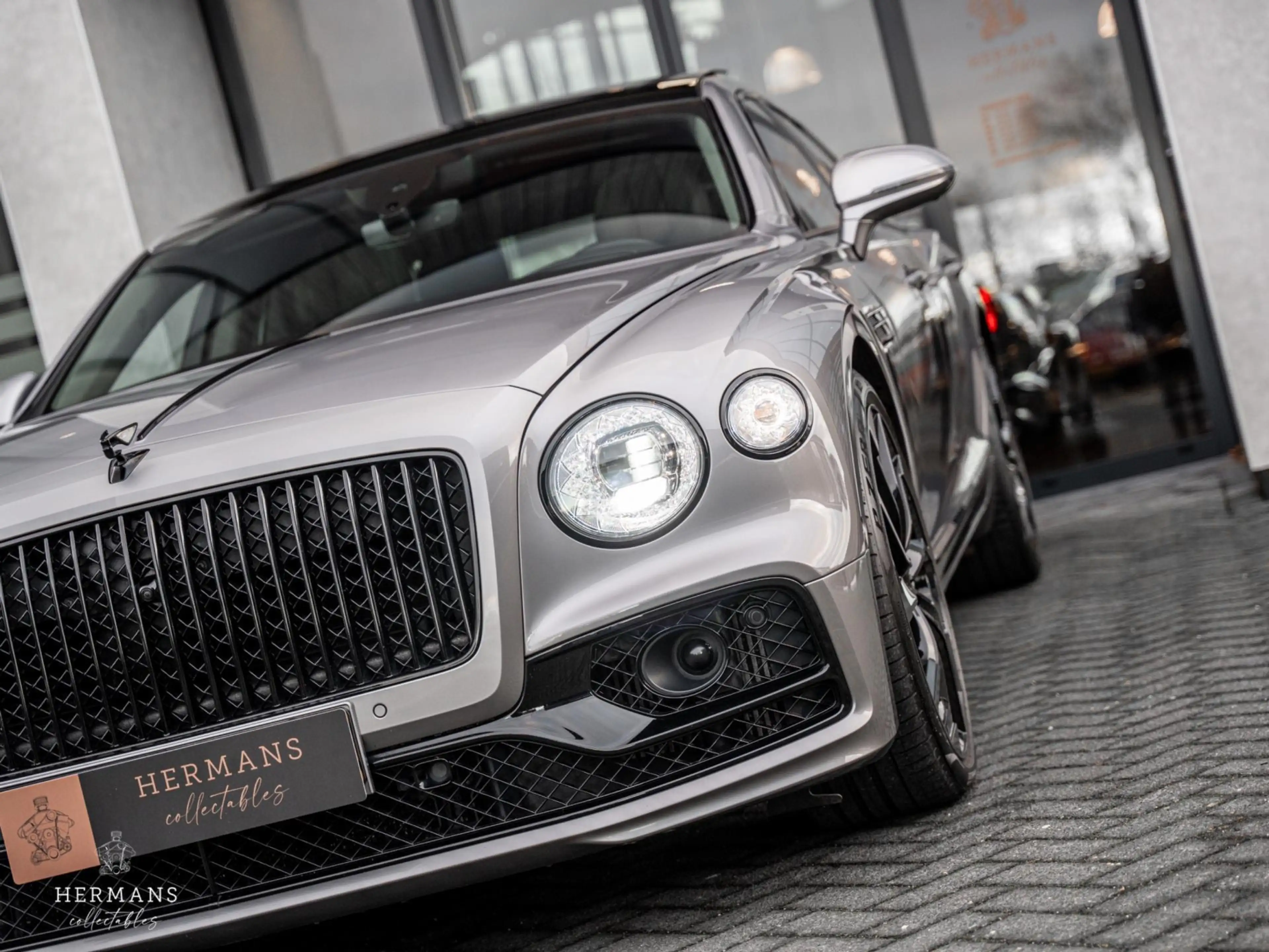 Bentley Flying Spur 6.0 W12 Mulliner / Massage / Black Line / Rotating — photo 5