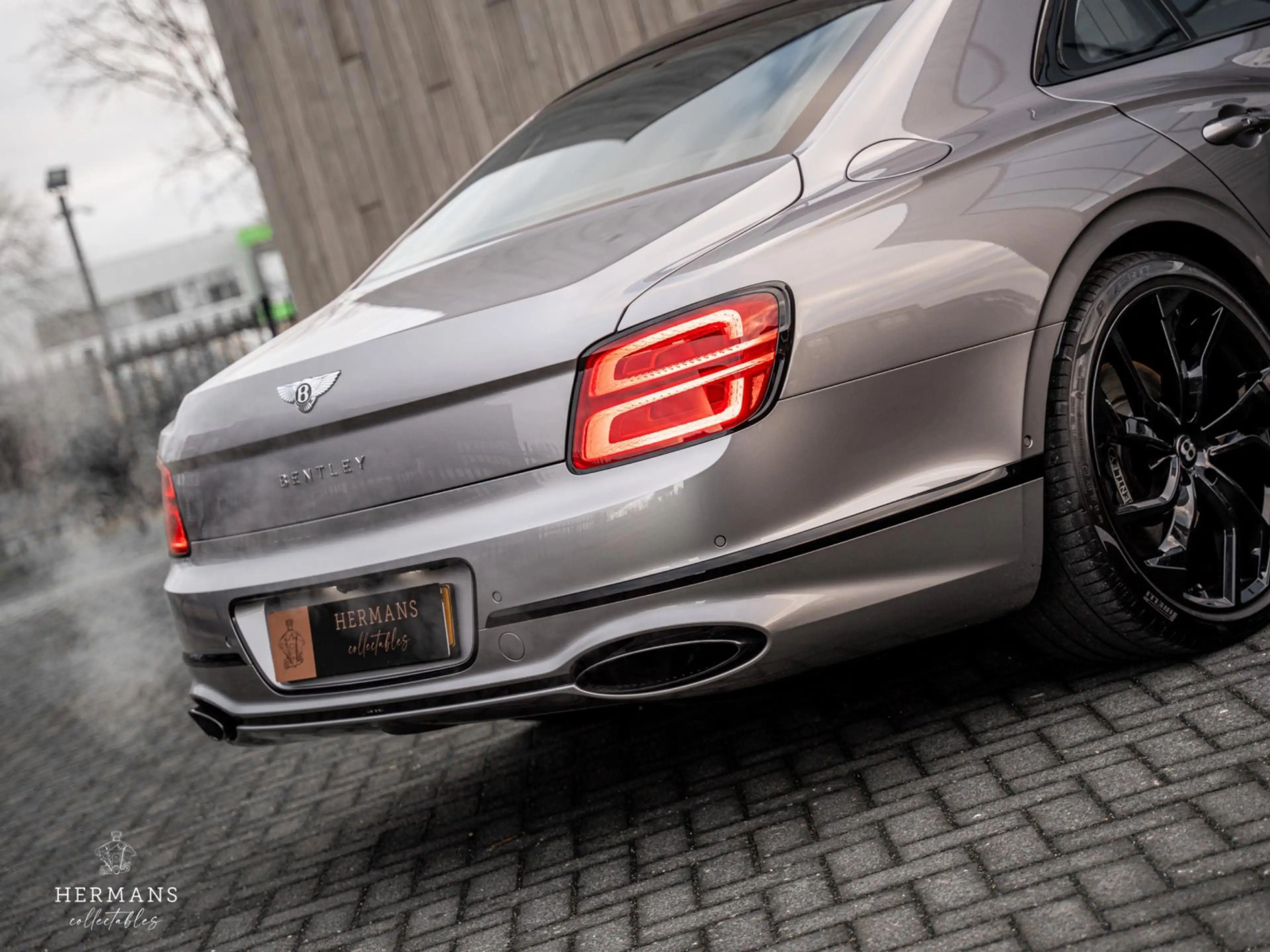 Bentley Flying Spur 6.0 W12 Mulliner / Massage / Black Line / Rotating — photo 14