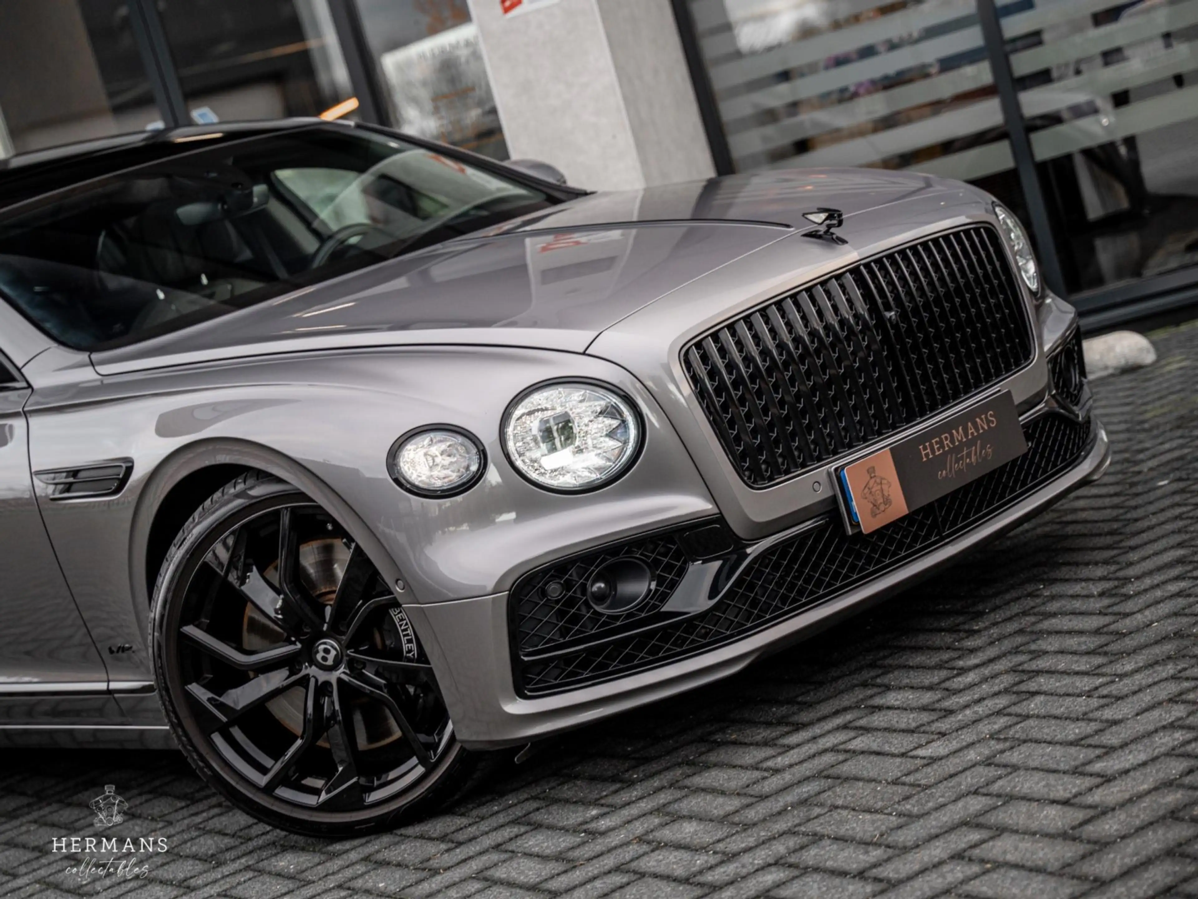 Bentley Flying Spur 6.0 W12 Mulliner / Massage / Black Line / Rotating — photo 2