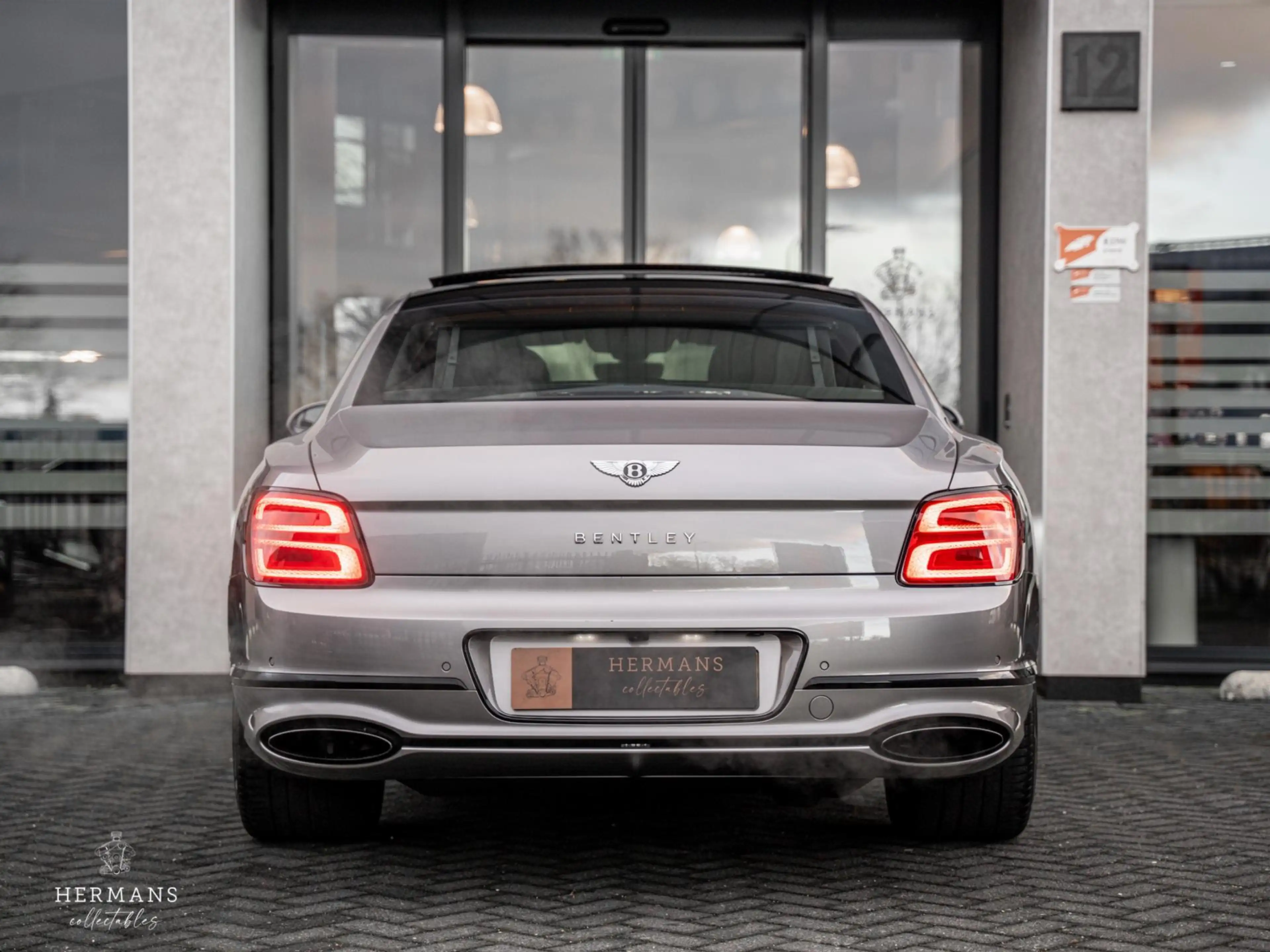 Bentley Flying Spur 6.0 W12 Mulliner / Massage / Black Line / Rotating — photo 12