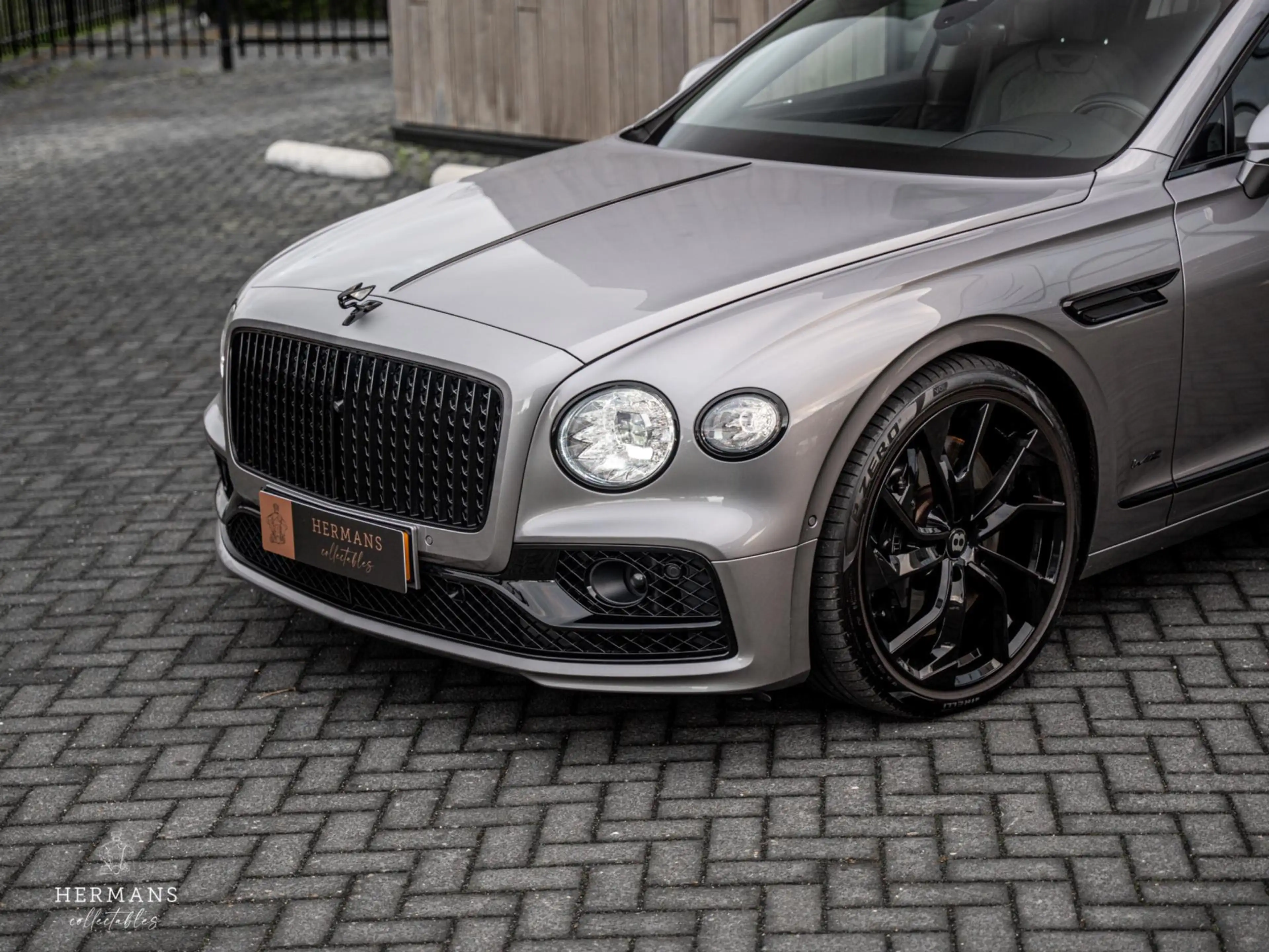 Bentley Flying Spur 6.0 W12 Mulliner / Massage / Black Line / Rotating — photo 7