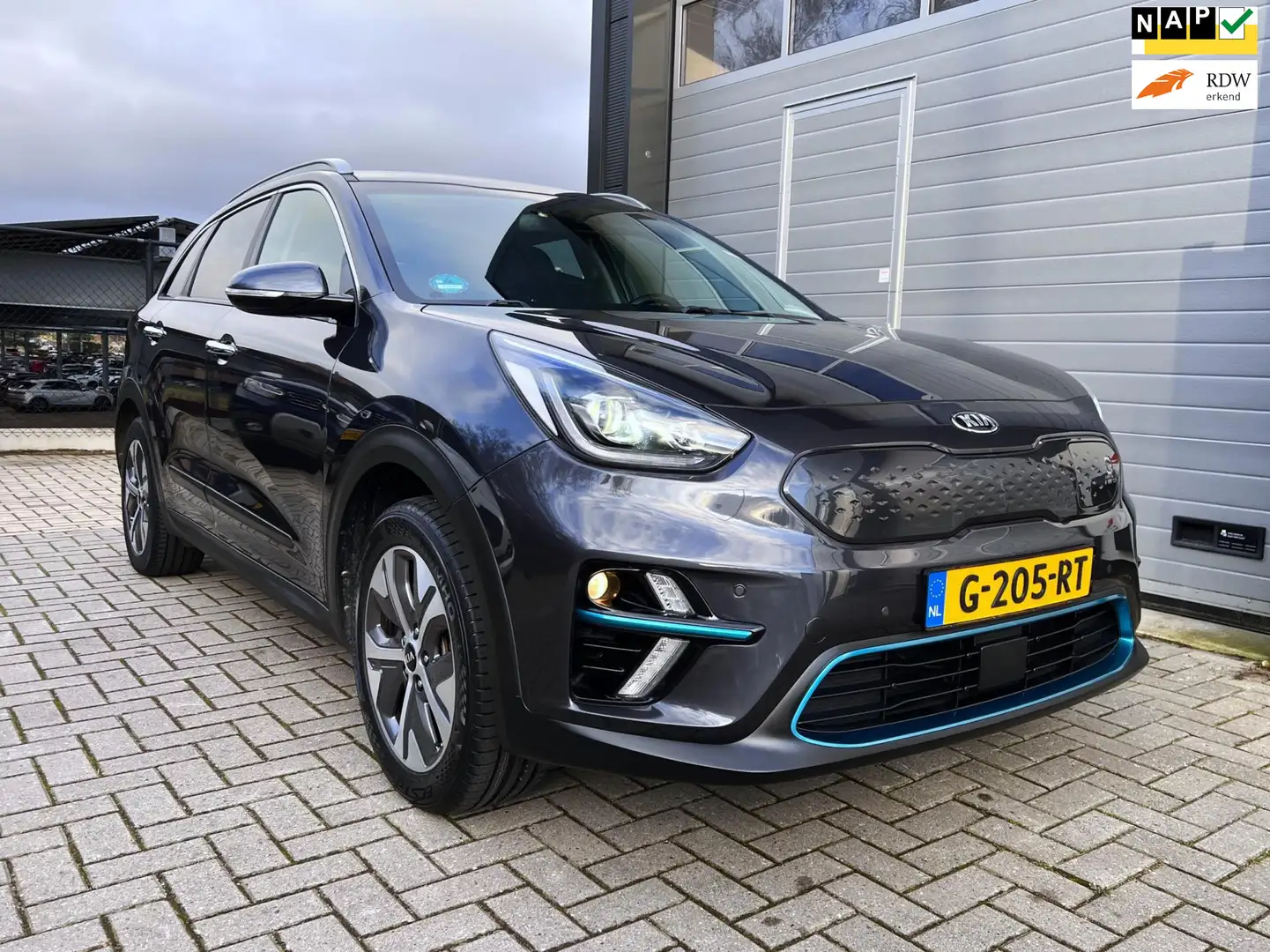 Kia e-Niro ExecutiveLine 64 kWh Navigatie - Stuur-/Stoelverwa Gris - 1