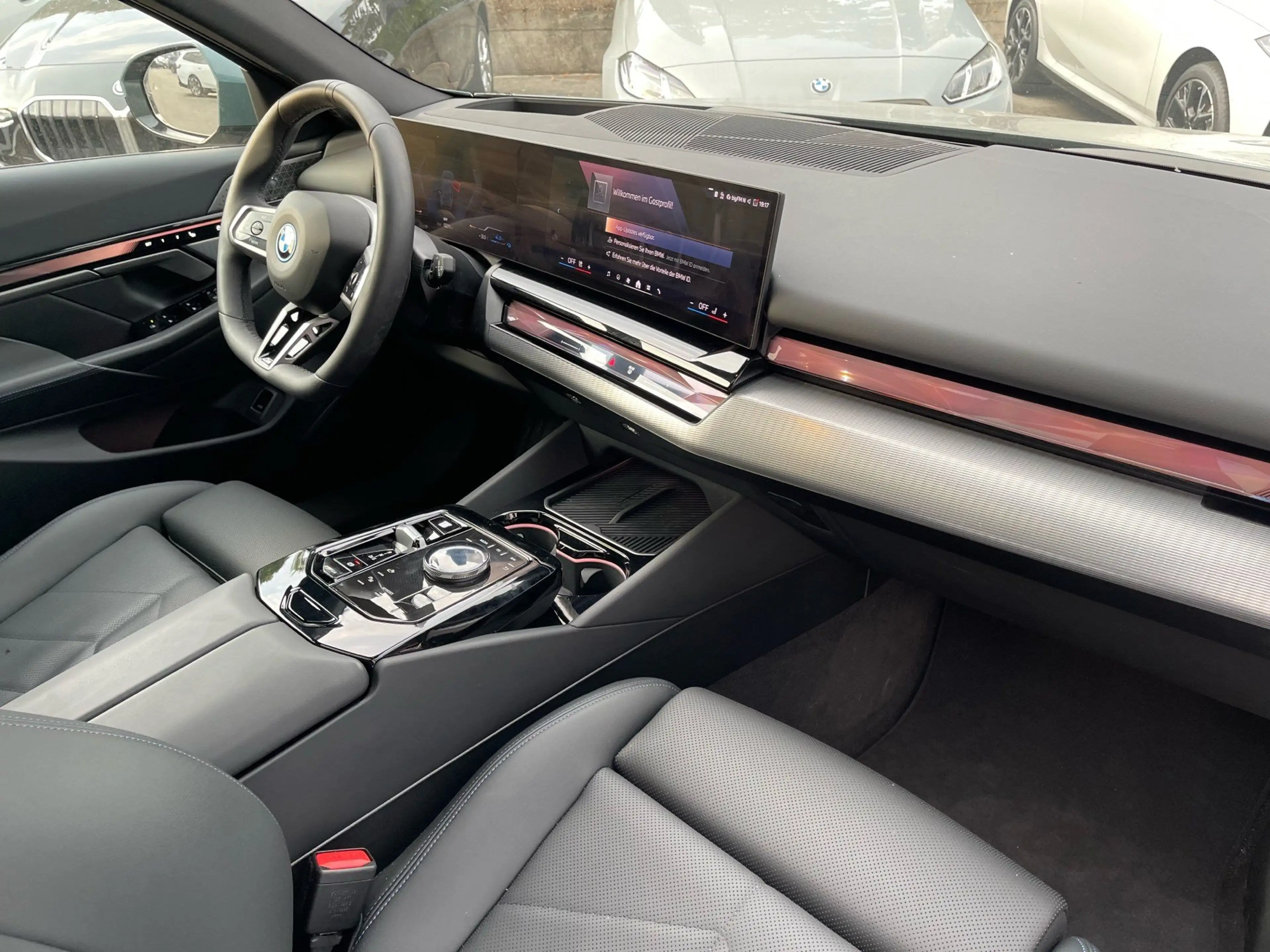 BMW 550 e xDrive Tour. M Sport || AHK Pano Autobahnass — photo 7