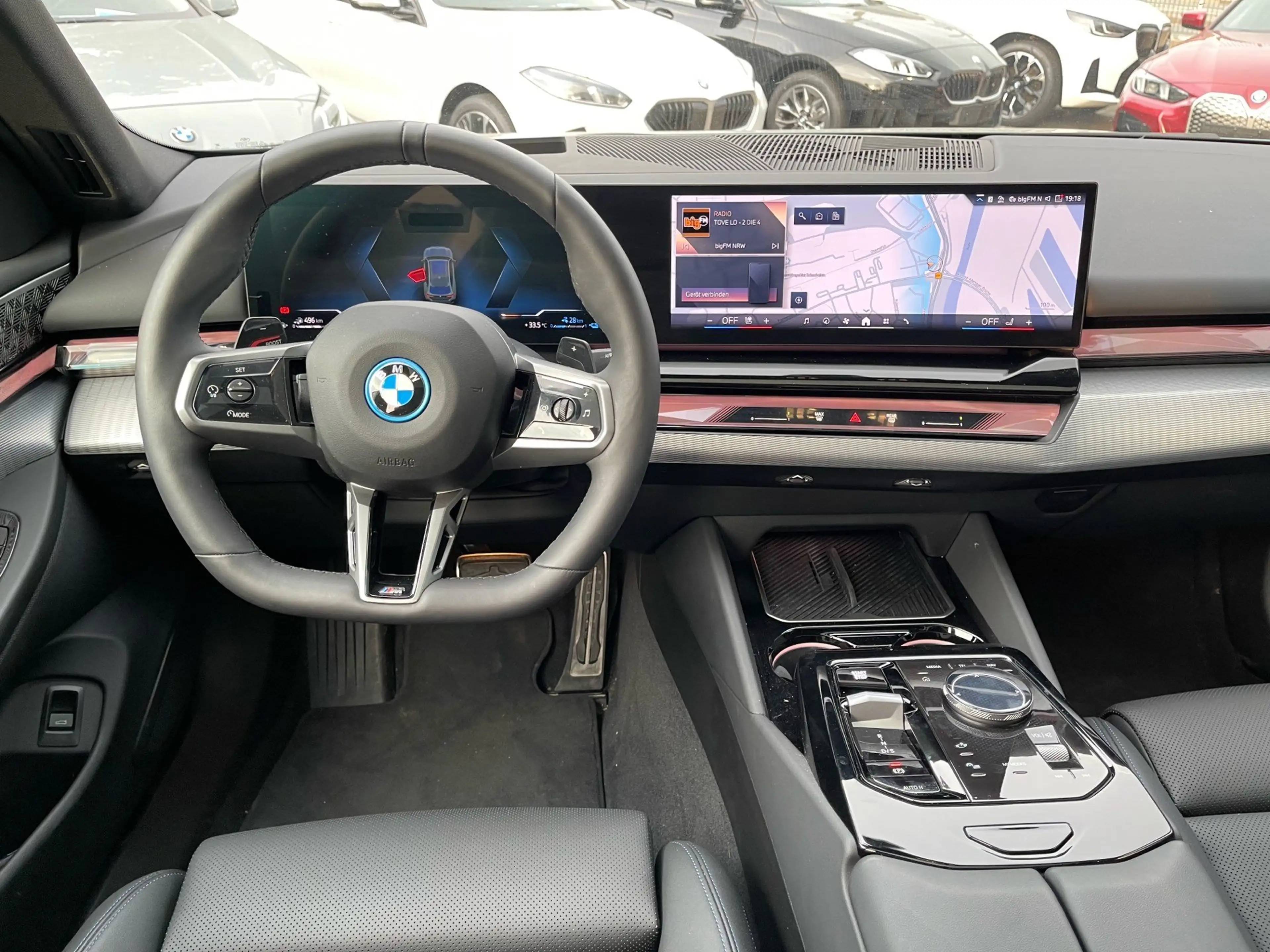 BMW 550 e xDrive Tour. M Sport || AHK Pano Autobahnass — photo 3