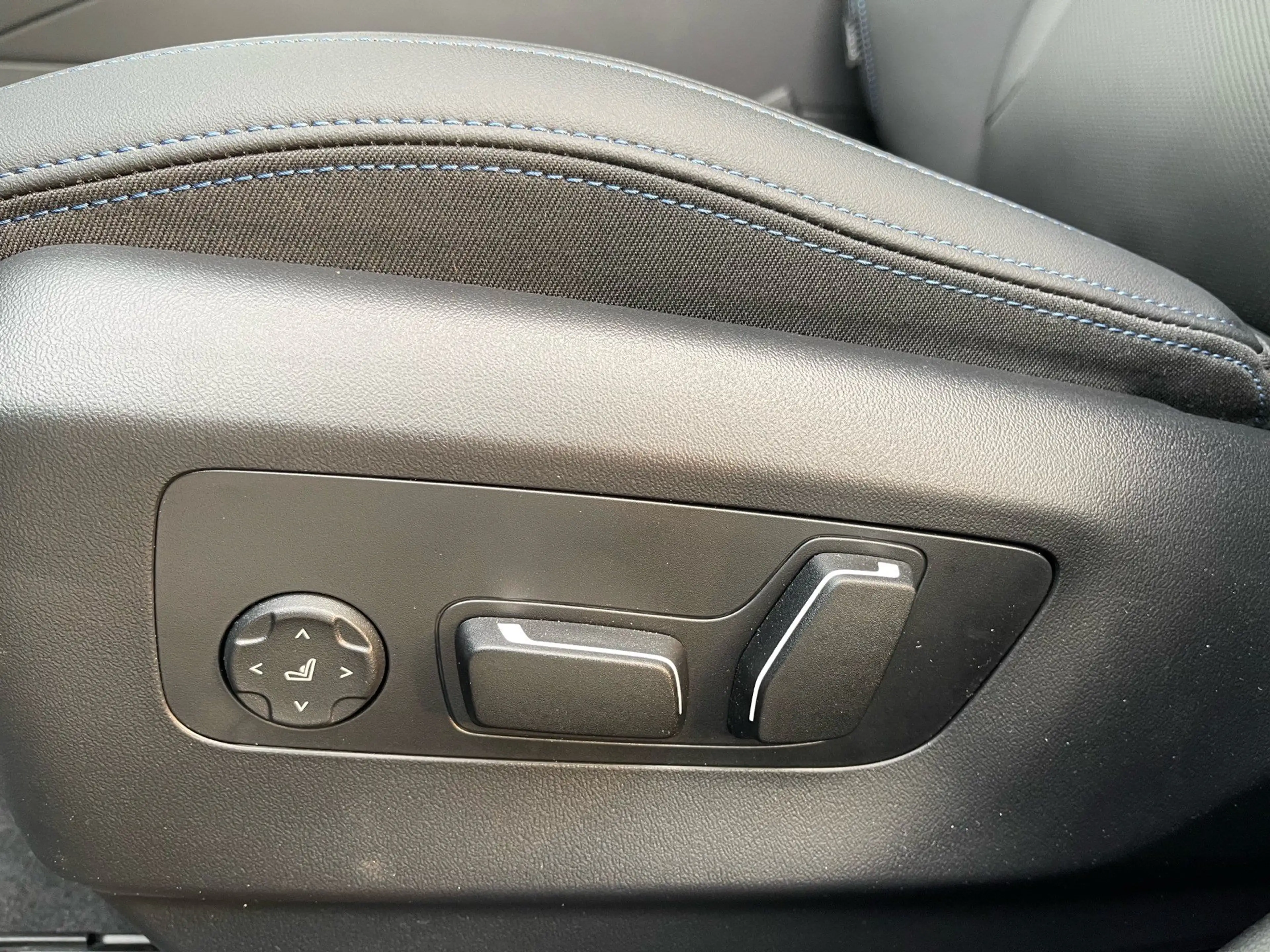 BMW 550 e xDrive Tour. M Sport || AHK Pano Autobahnass — photo 14