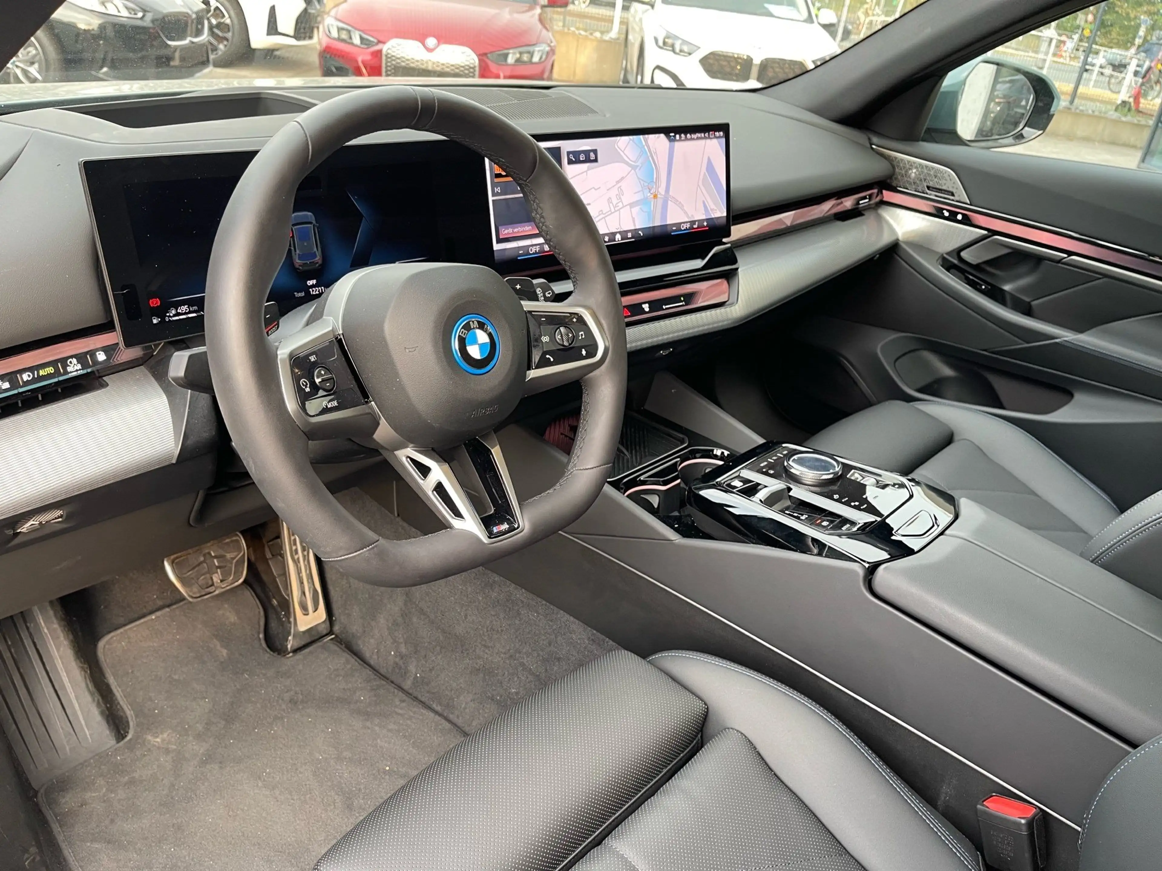 BMW 550 e xDrive Tour. M Sport || AHK Pano Autobahnass — photo 5