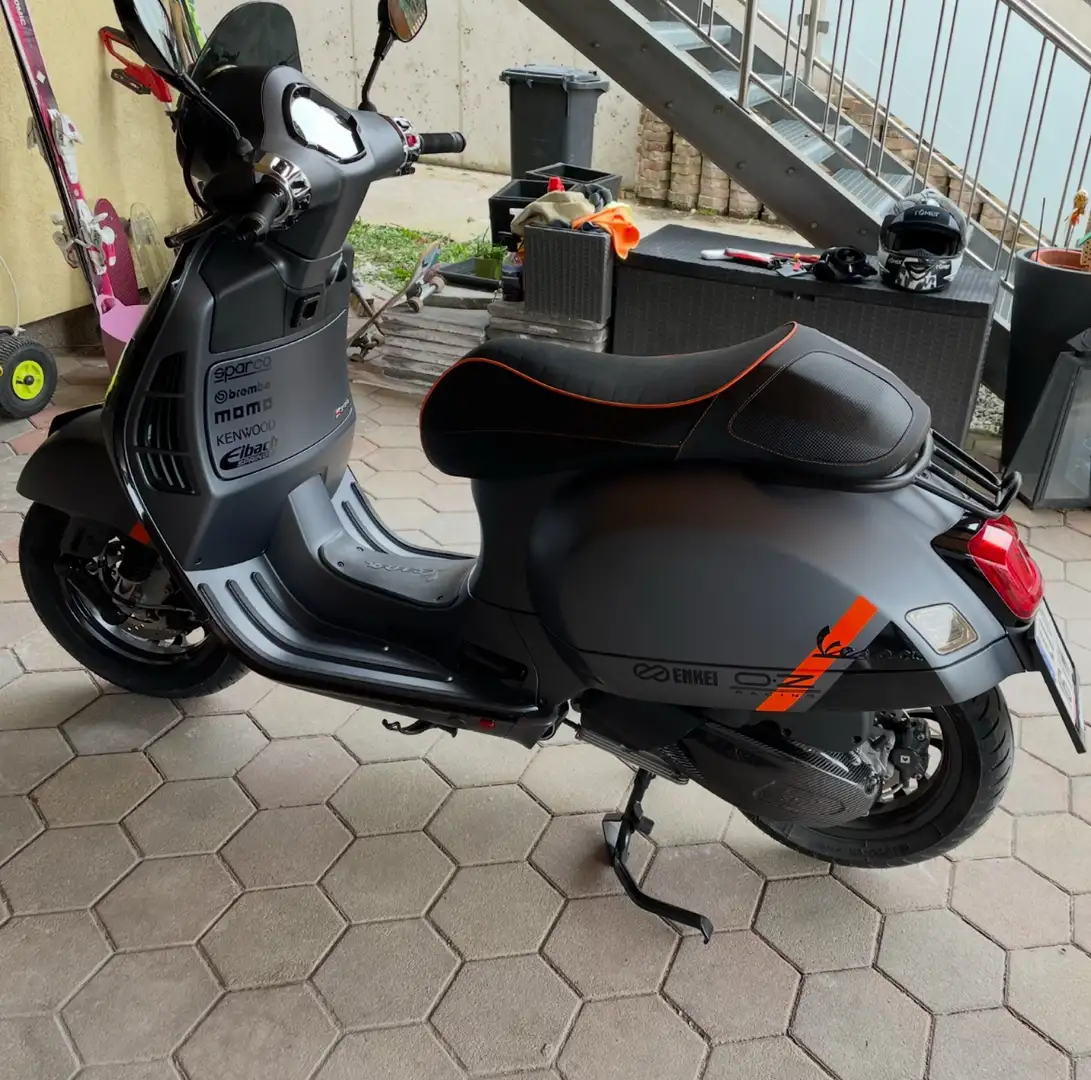 Vespa GTS Super Sport 300 Vespa GTS 300 ABS Super Sport Roller / Scooter Grijs - 2