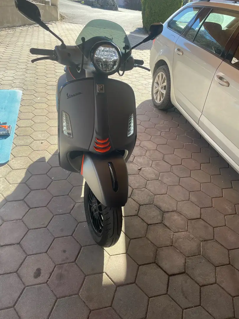 Vespa GTS Super Sport 300 Vespa GTS 300 ABS Super Sport Roller / Scooter Grijs - 1