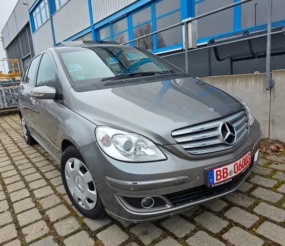 Mercedes-Benz B 200 /GARANTIE/TÜV NEU/PDC/PANO/KLIMA/AUTOM.