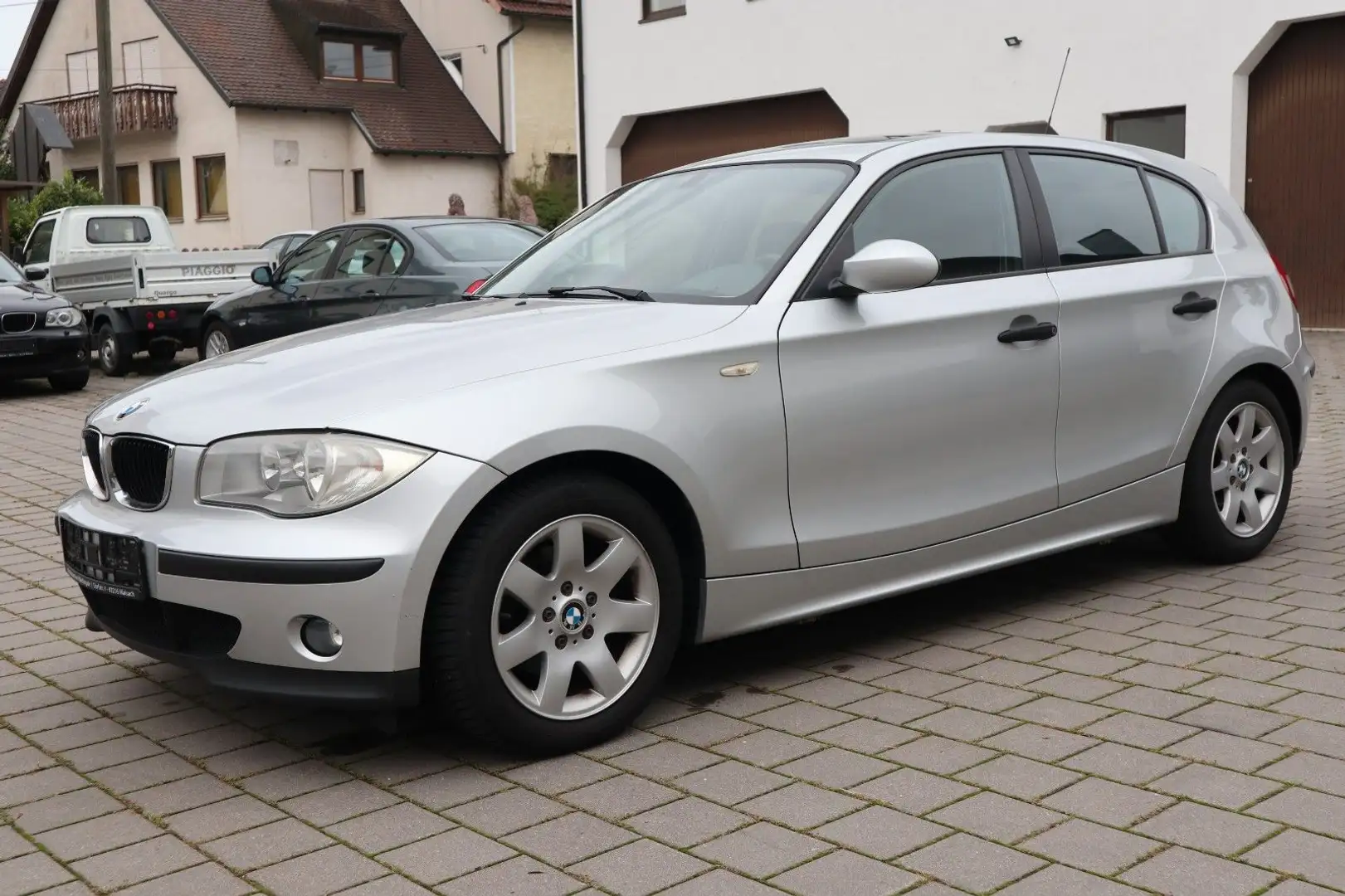 BMW 118 i eGSD Sitzh. Klima - Steuerkette & TÜV NEU Silber - 1