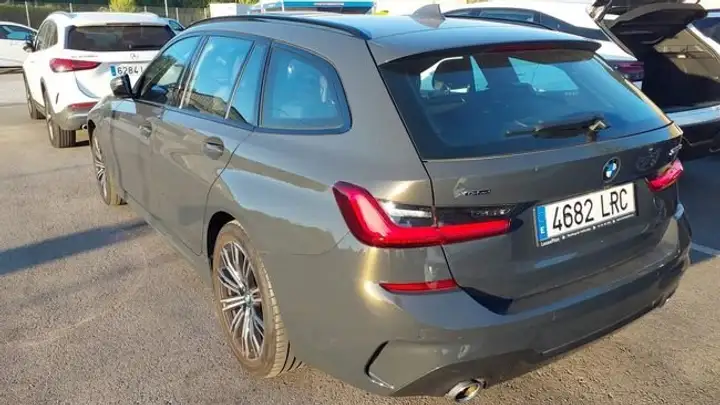BMW Serie 3 330e xDrive Touring (2021) 2021, foto 2