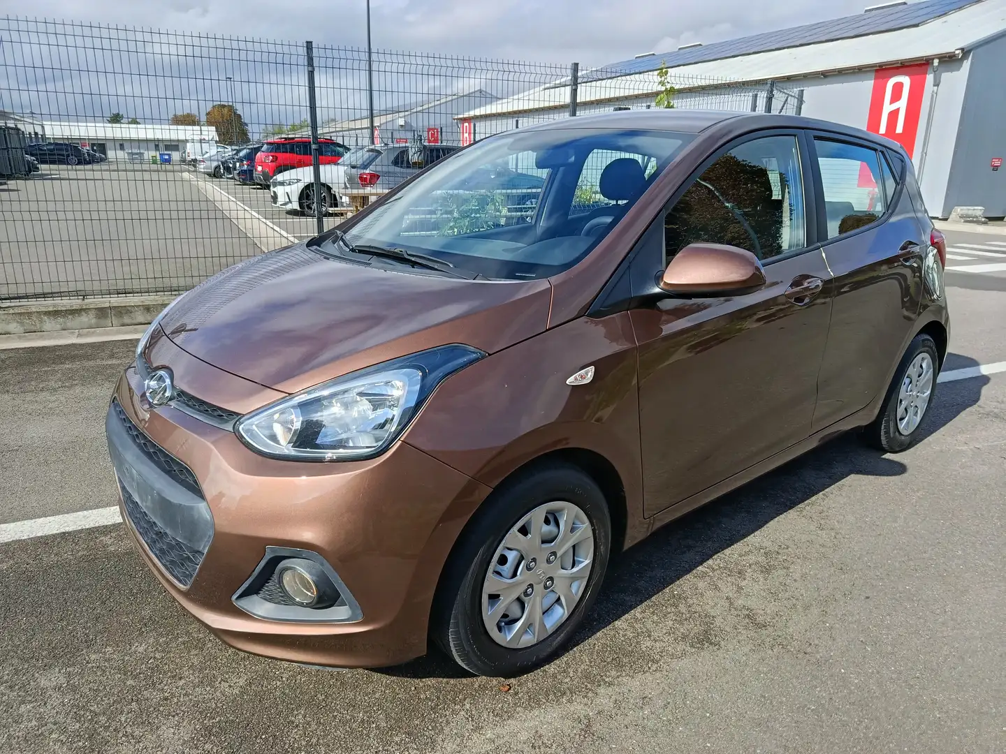 Hyundai i10 i10 1.0i Cool Airco Brun - 1